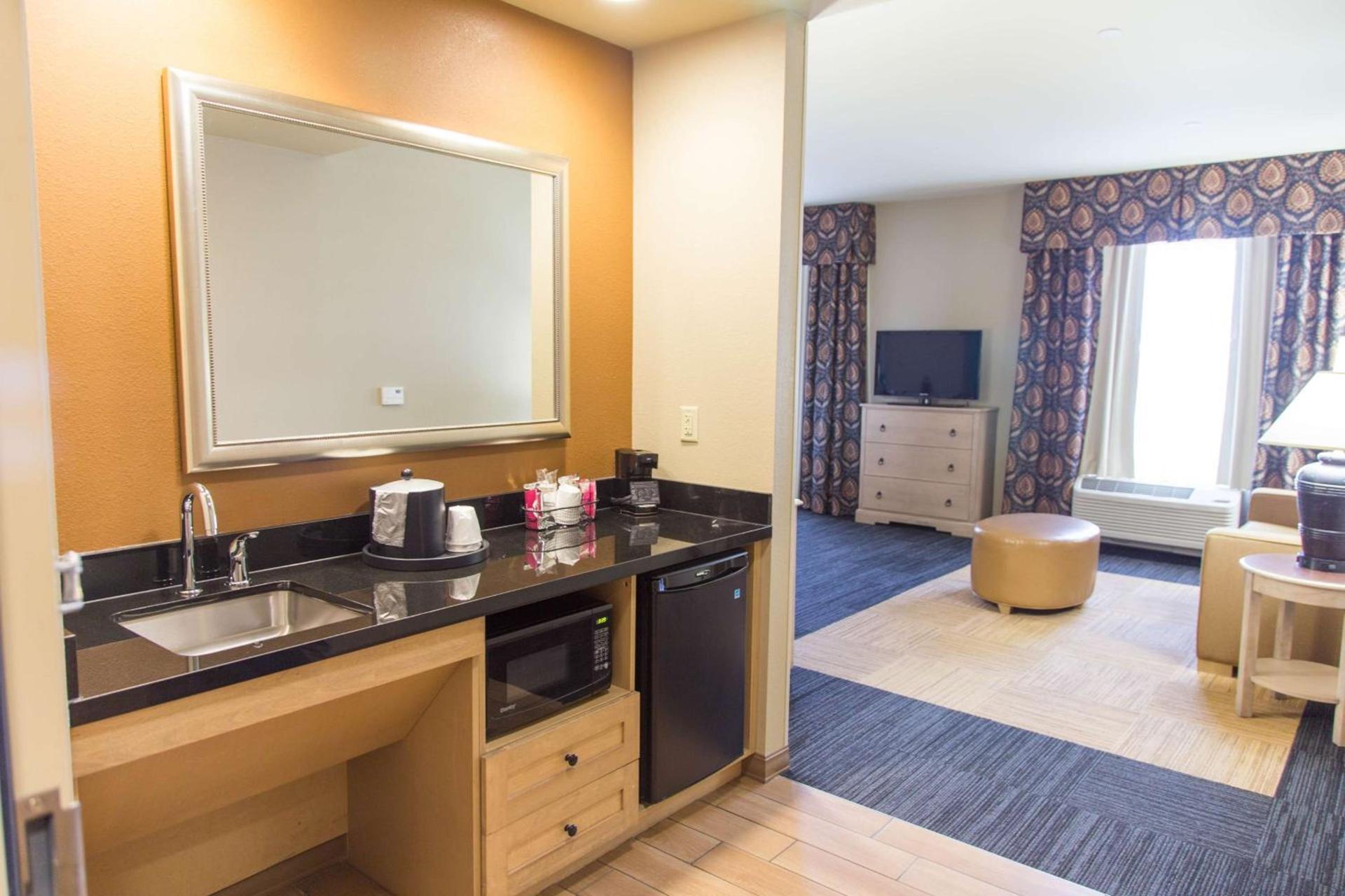 Hampton Inn & Suites by Hilton Dodge City Boot Hill Casino photo 20