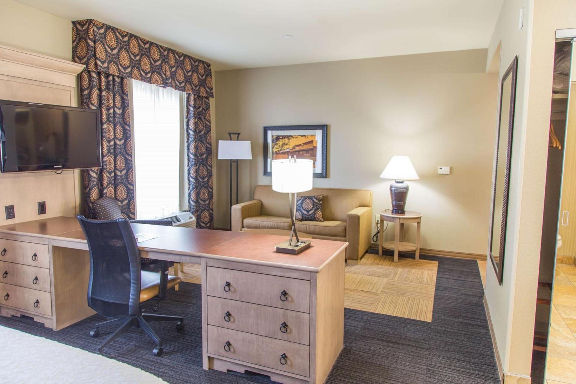Hampton Inn & Suites by Hilton Dodge City Boot Hill Casino photo 33