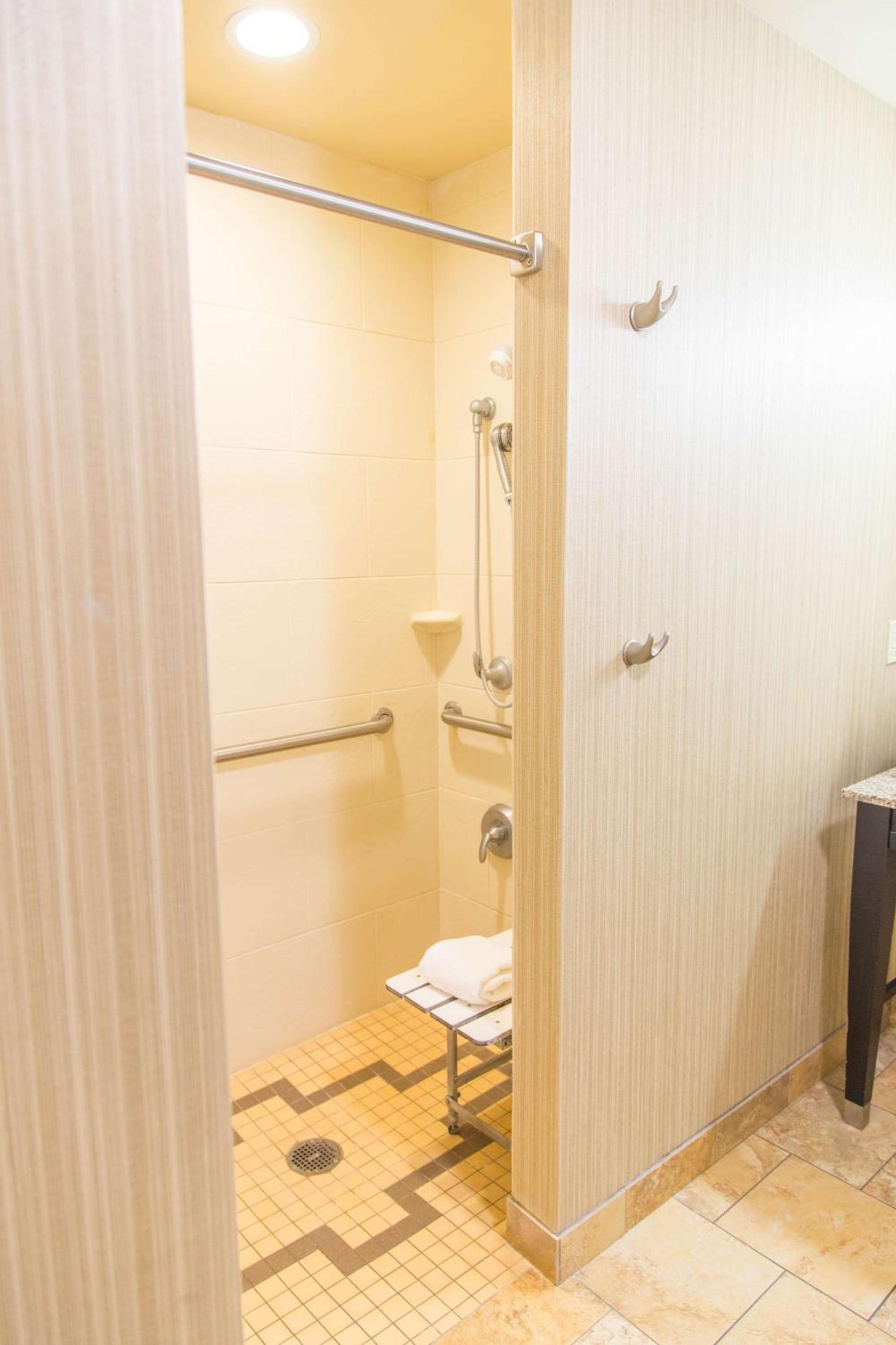 Hampton Inn & Suites by Hilton Dodge City Boot Hill Casino photo 35