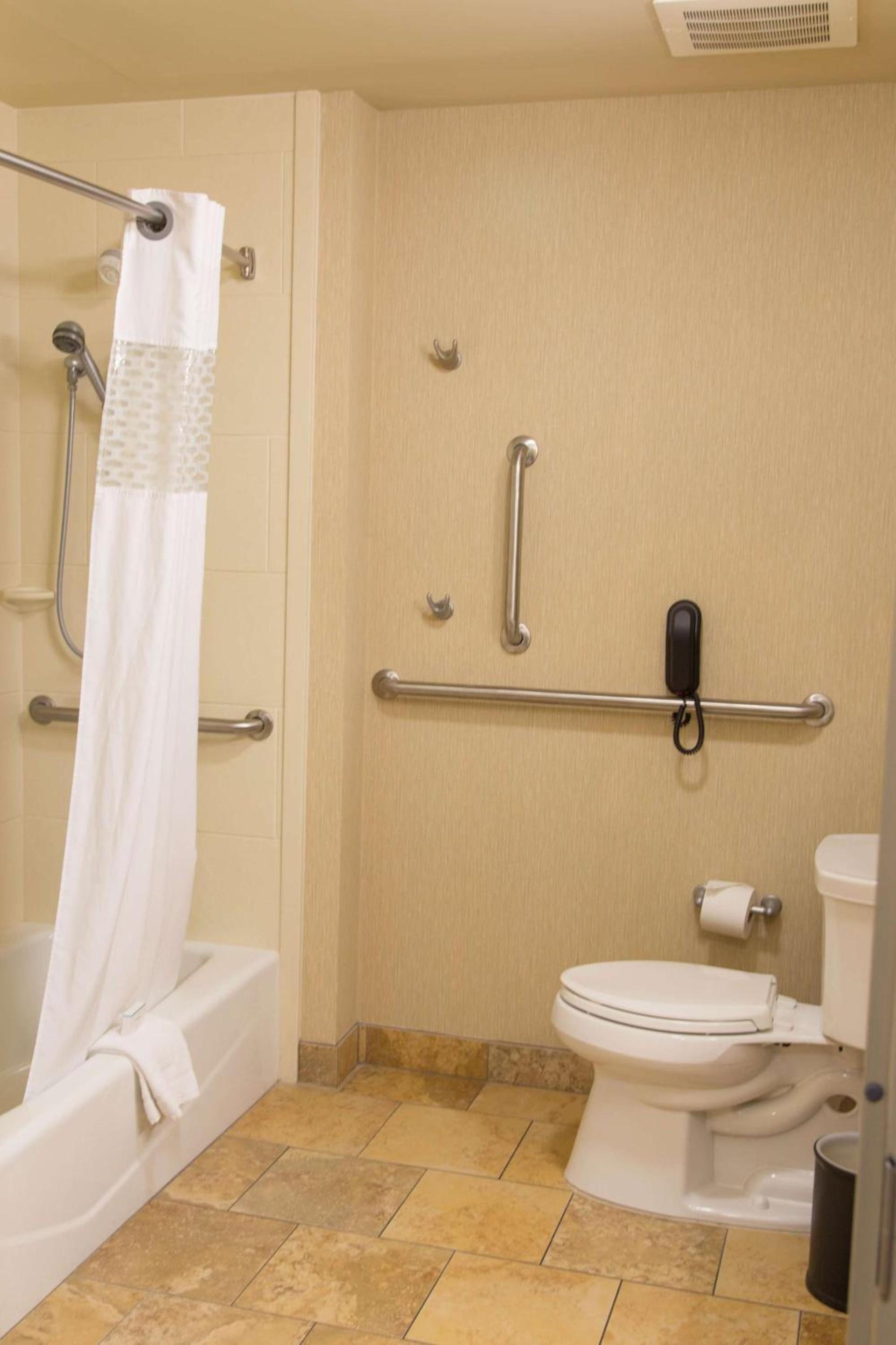 Hampton Inn & Suites by Hilton Dodge City Boot Hill Casino photo 38