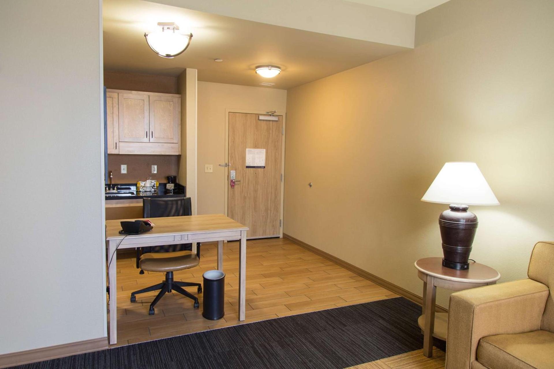 Hampton Inn & Suites by Hilton Dodge City Boot Hill Casino photo 43