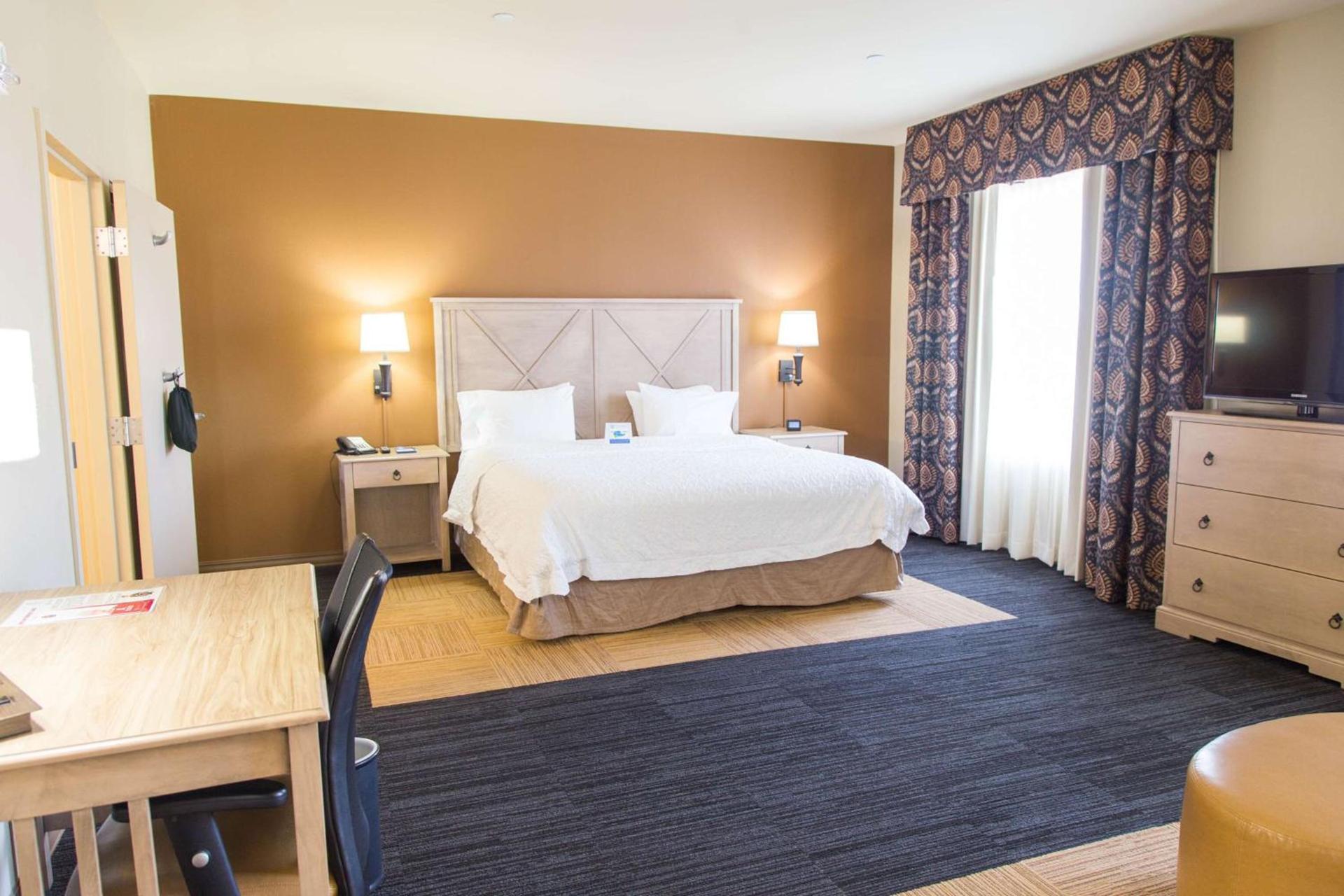Hampton Inn & Suites by Hilton Dodge City Boot Hill Casino photo 48