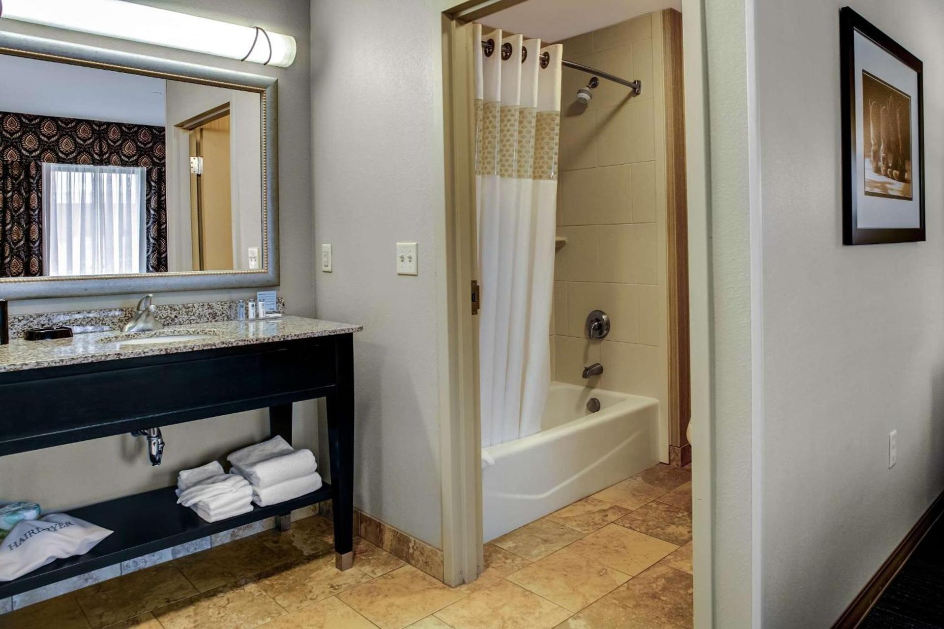 Hampton Inn & Suites by Hilton Dodge City Boot Hill Casino photo 54