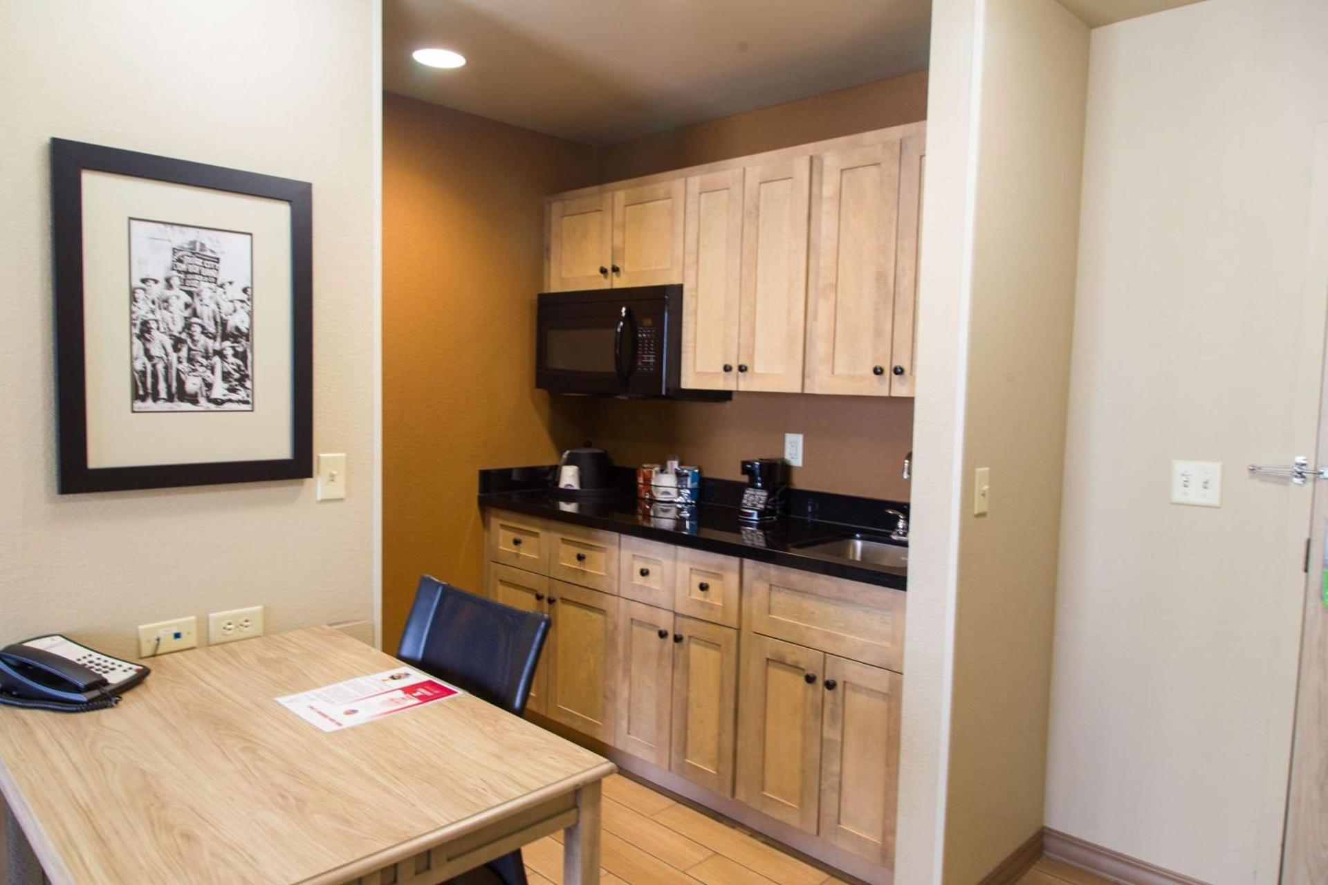 Hampton Inn & Suites by Hilton Dodge City Boot Hill Casino photo 59