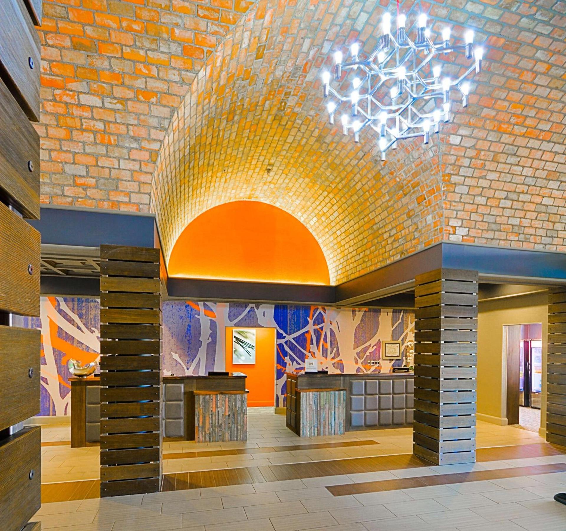 Embassy Suites by Hilton Denver Central Park photo 4