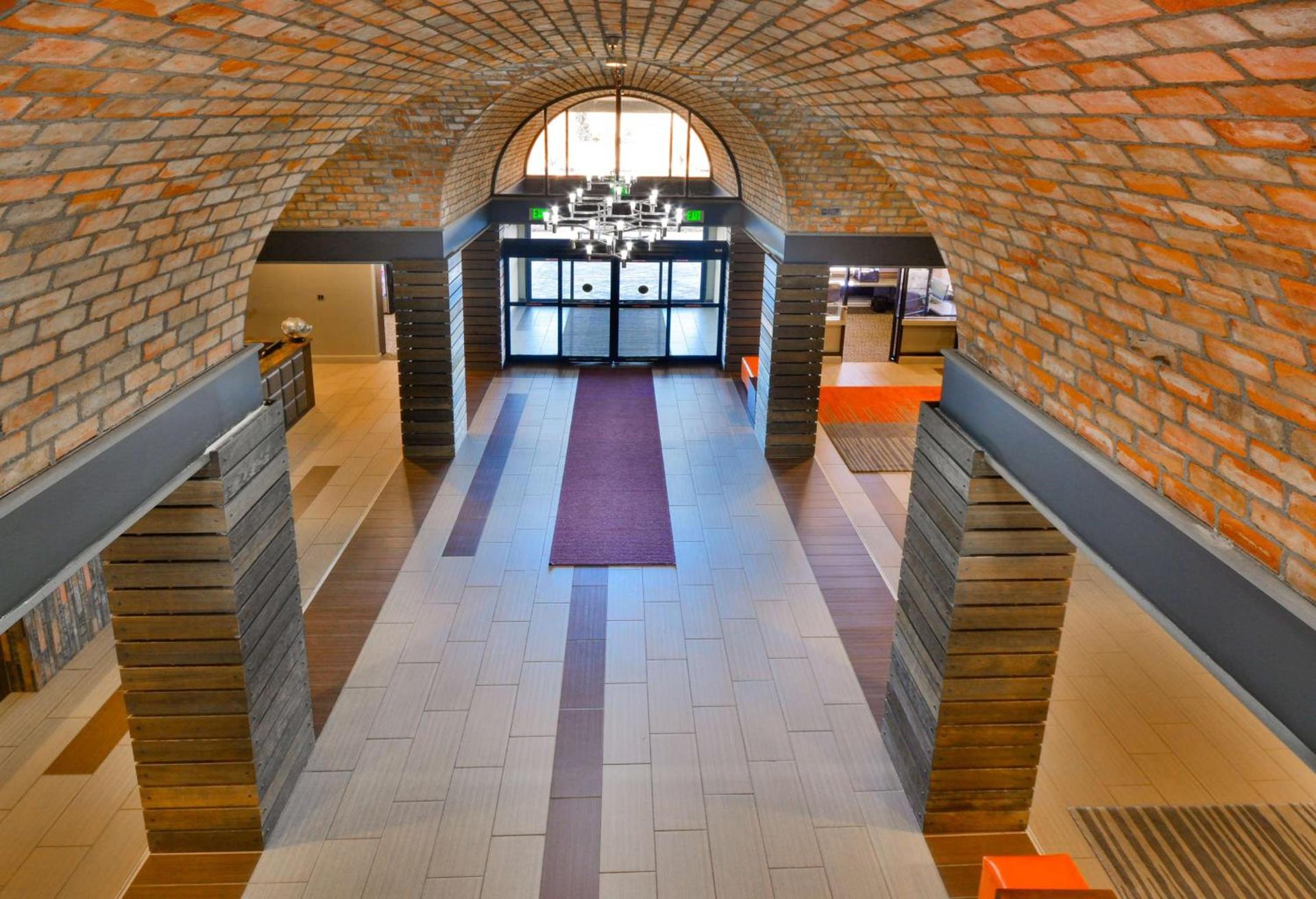 Embassy Suites by Hilton Denver Central Park photo 2