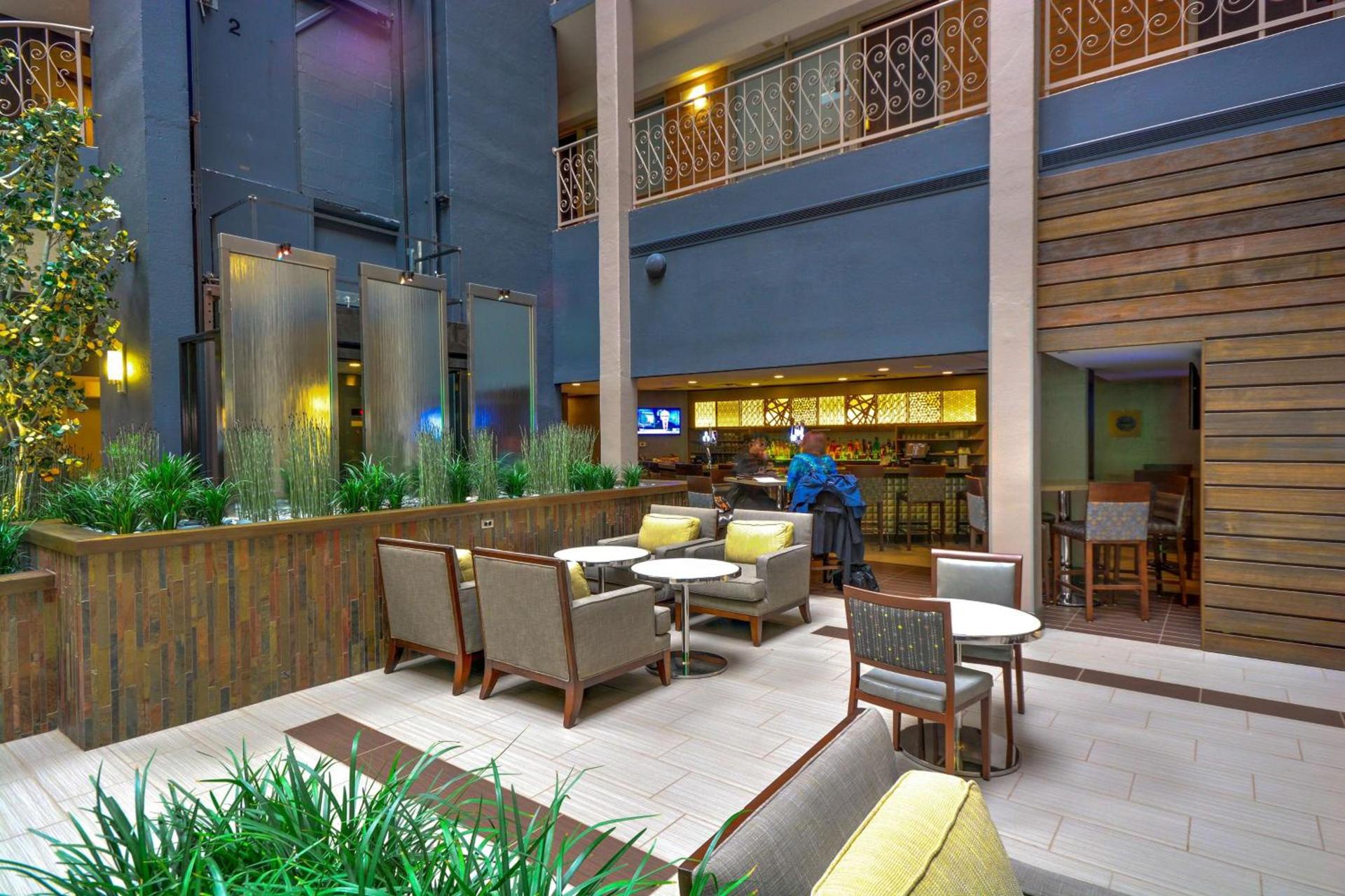 Embassy Suites by Hilton Denver Central Park photo 7