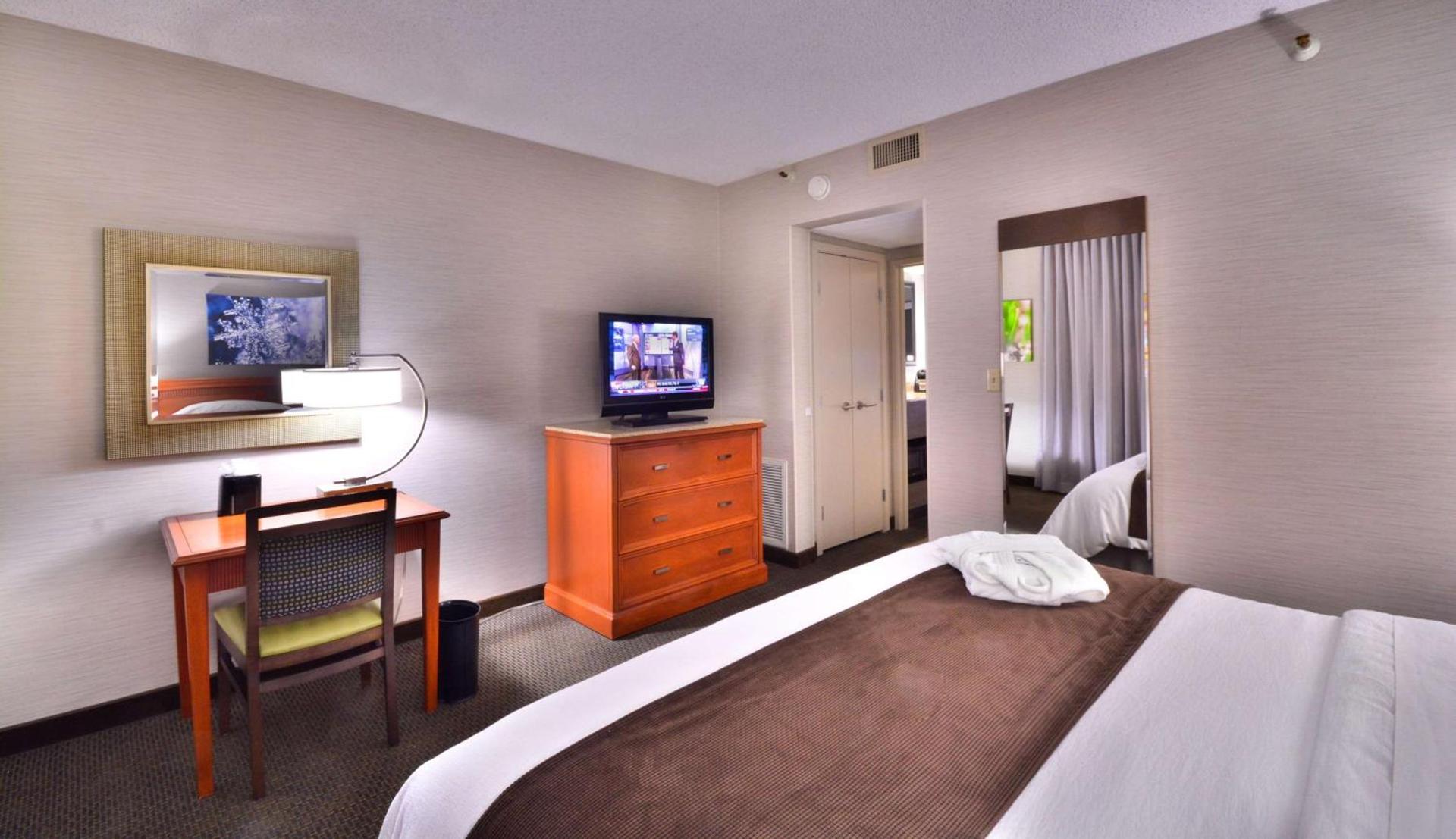 Embassy Suites by Hilton Denver Central Park photo 11