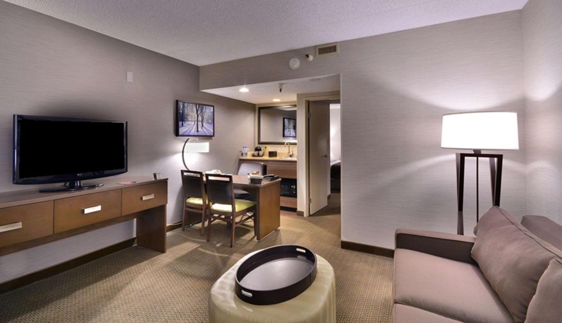 Embassy Suites by Hilton Denver Central Park photo 13
