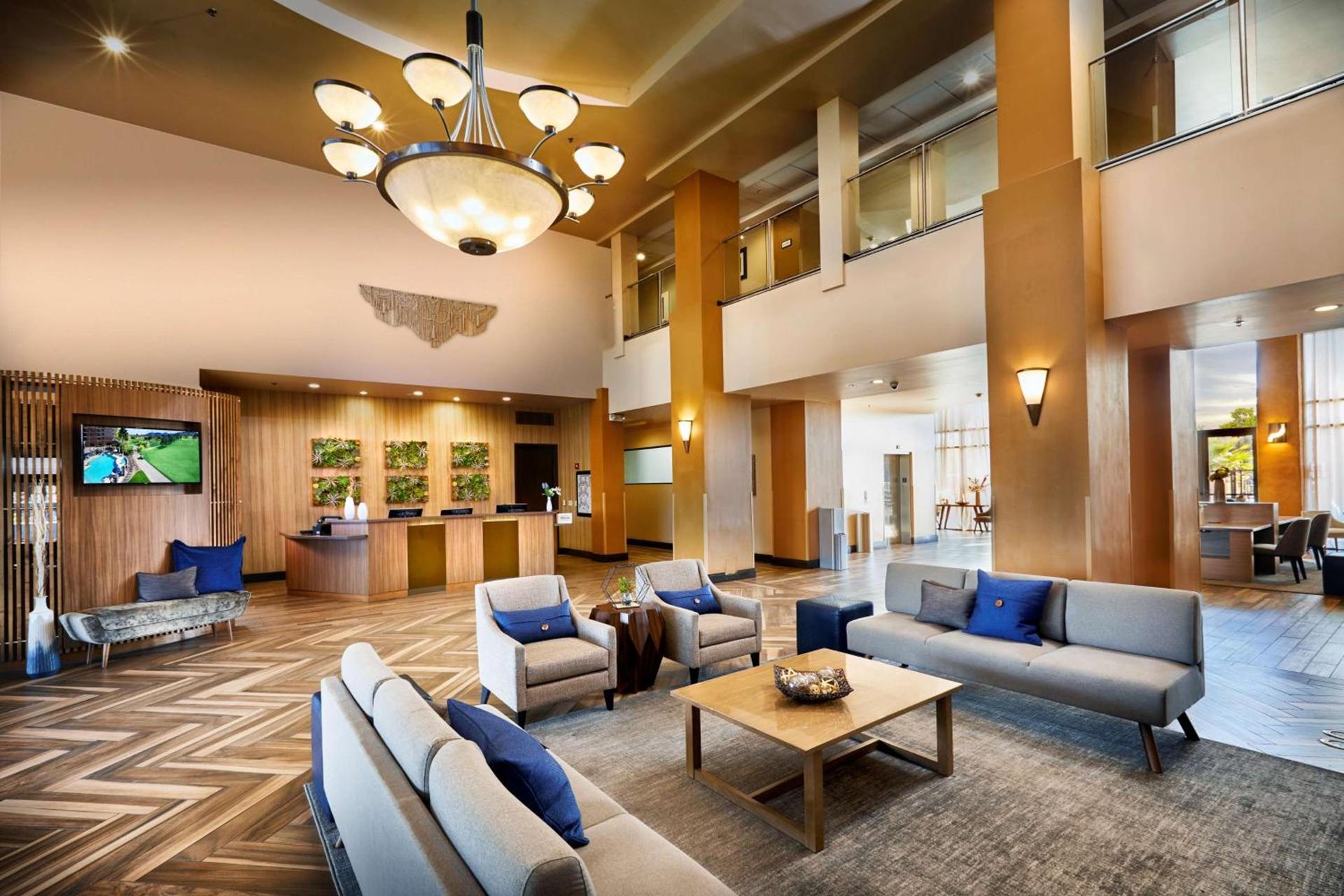 Embassy Suites by Hilton Phoenix Scottsdale photo 3