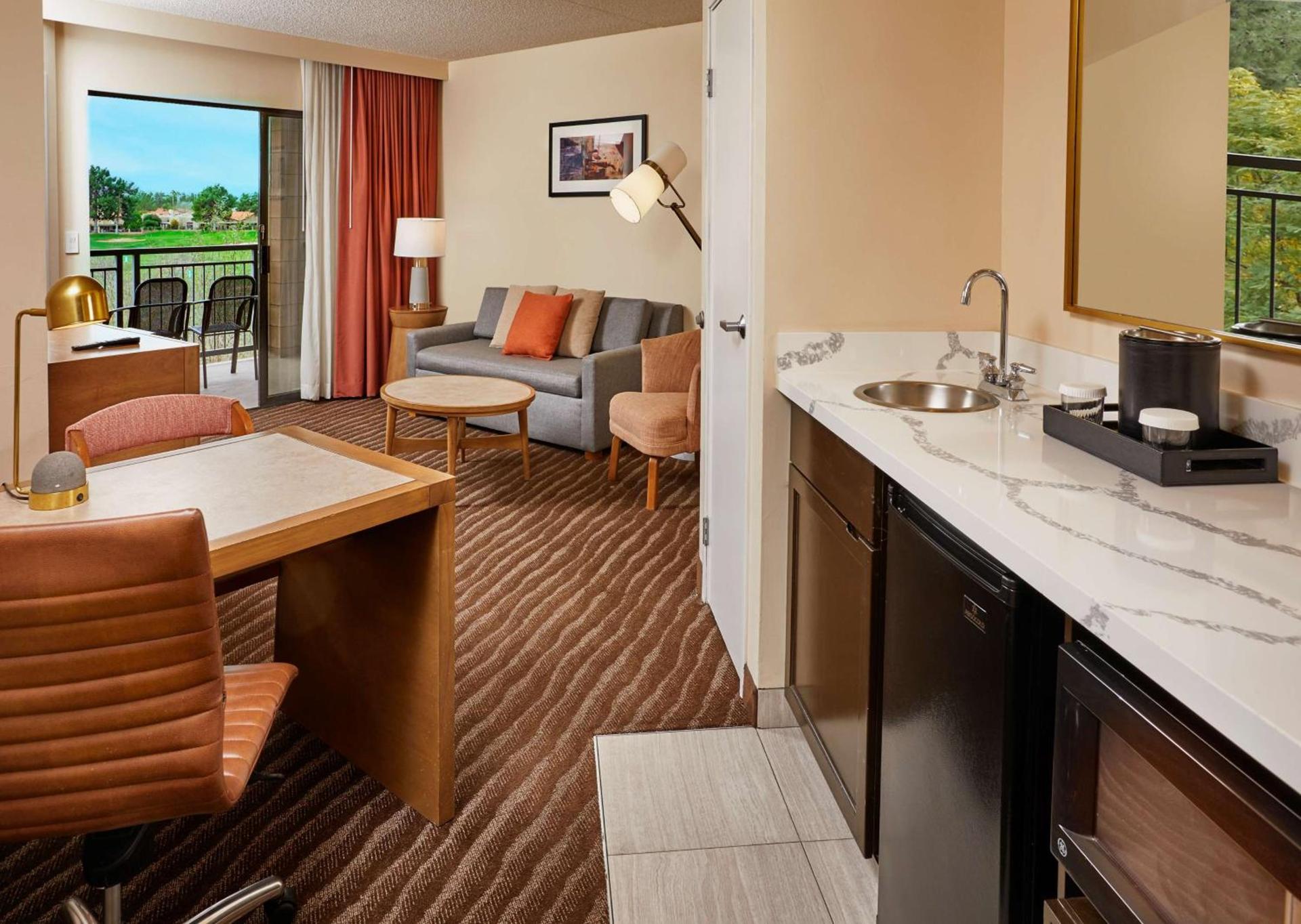 Embassy Suites by Hilton Phoenix Scottsdale photo 40