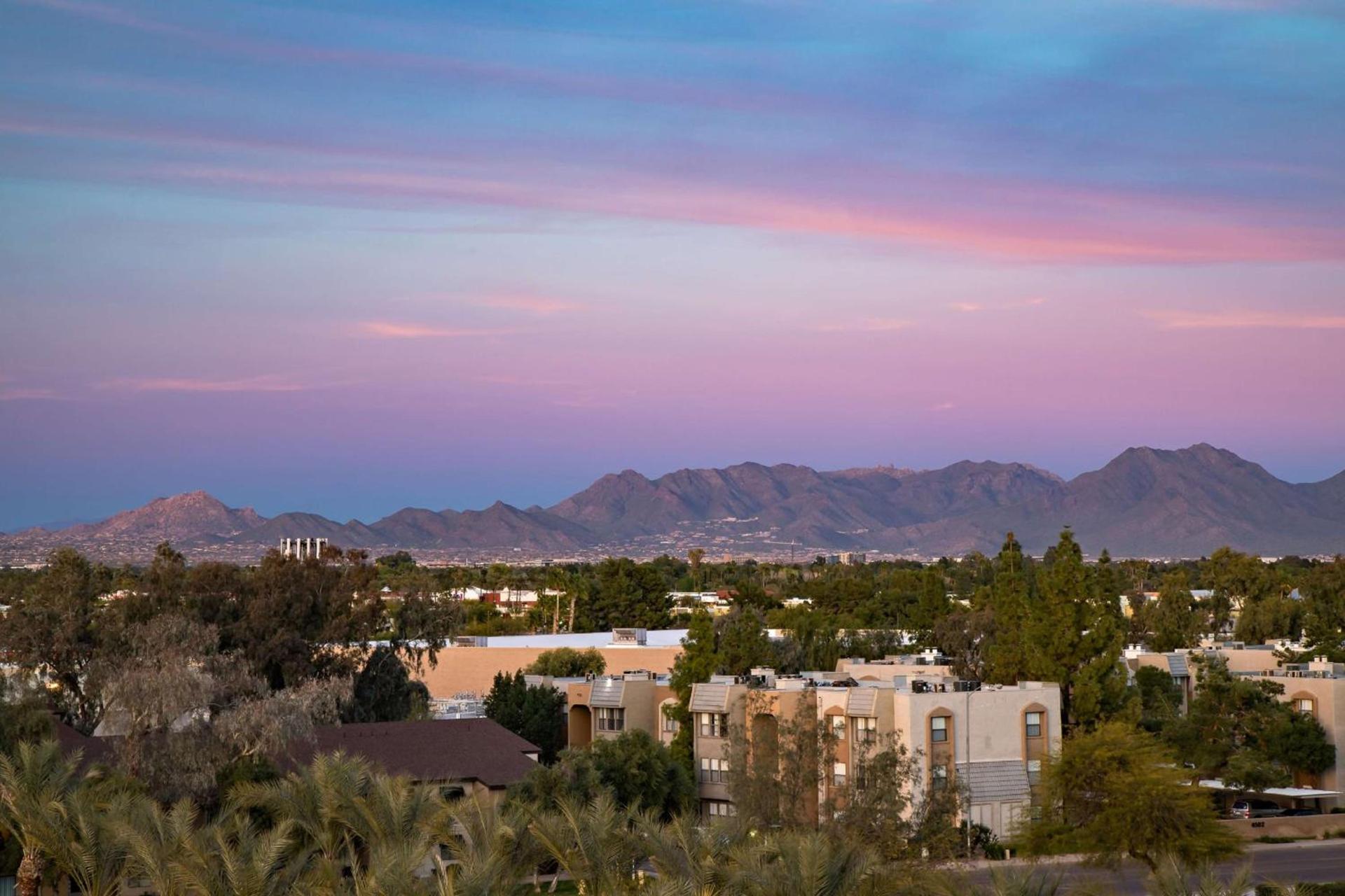 Embassy Suites by Hilton Phoenix Scottsdale photo 34
