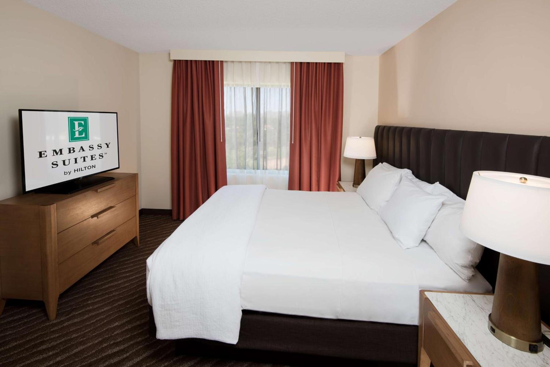 Embassy Suites by Hilton Phoenix Scottsdale photo 41
