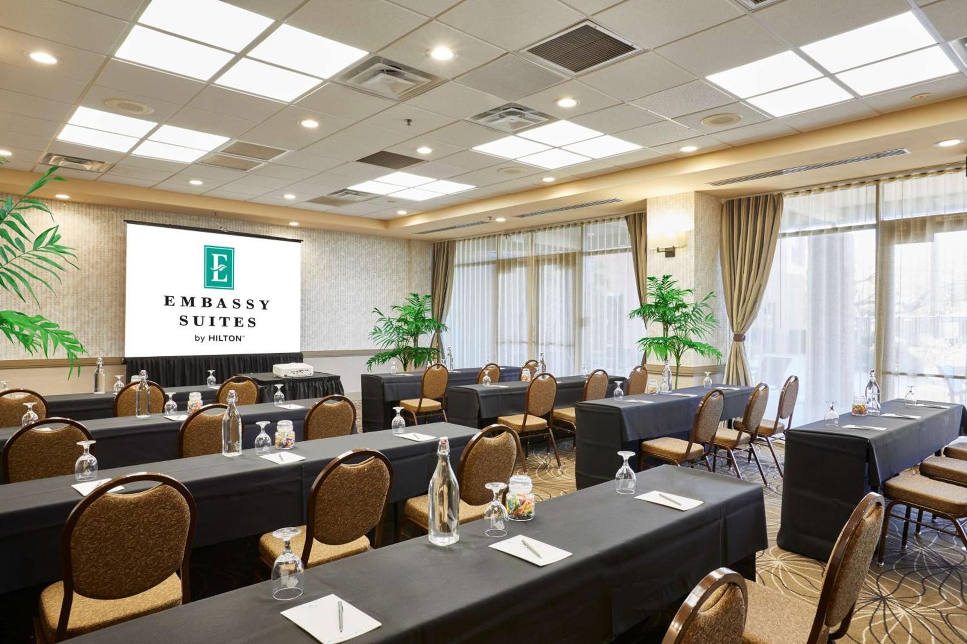 Embassy Suites by Hilton Phoenix Scottsdale photo 14