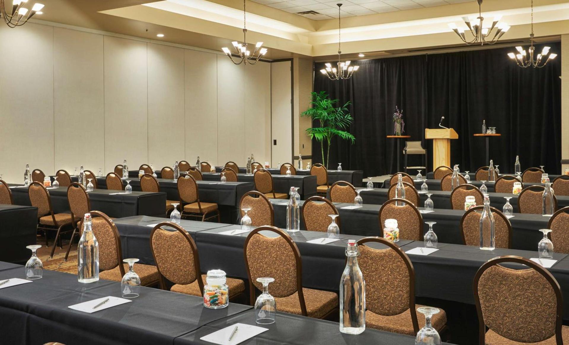 Embassy Suites by Hilton Phoenix Scottsdale photo 17