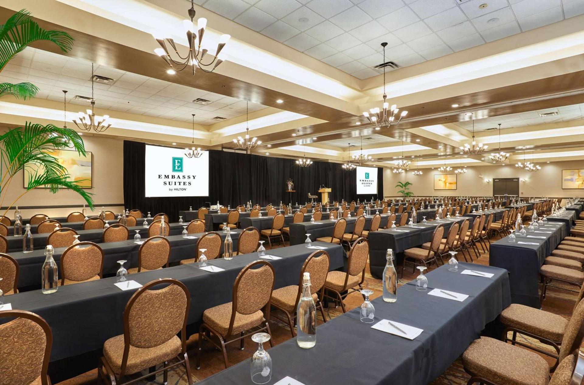Embassy Suites by Hilton Phoenix Scottsdale photo 13