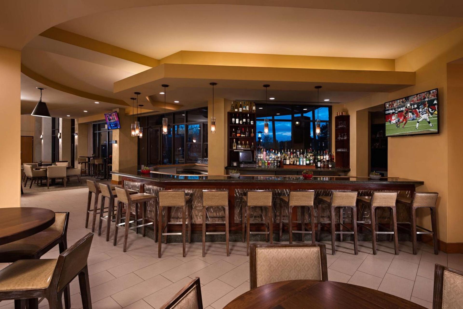 Embassy Suites by Hilton Phoenix Scottsdale photo 7