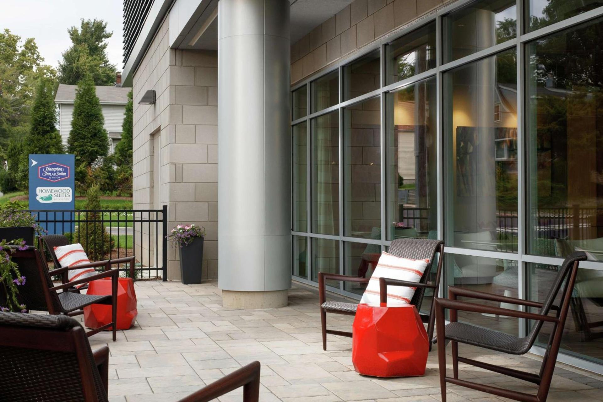 Hampton Inn & Suites Teaneck/Glenpointe photo 2