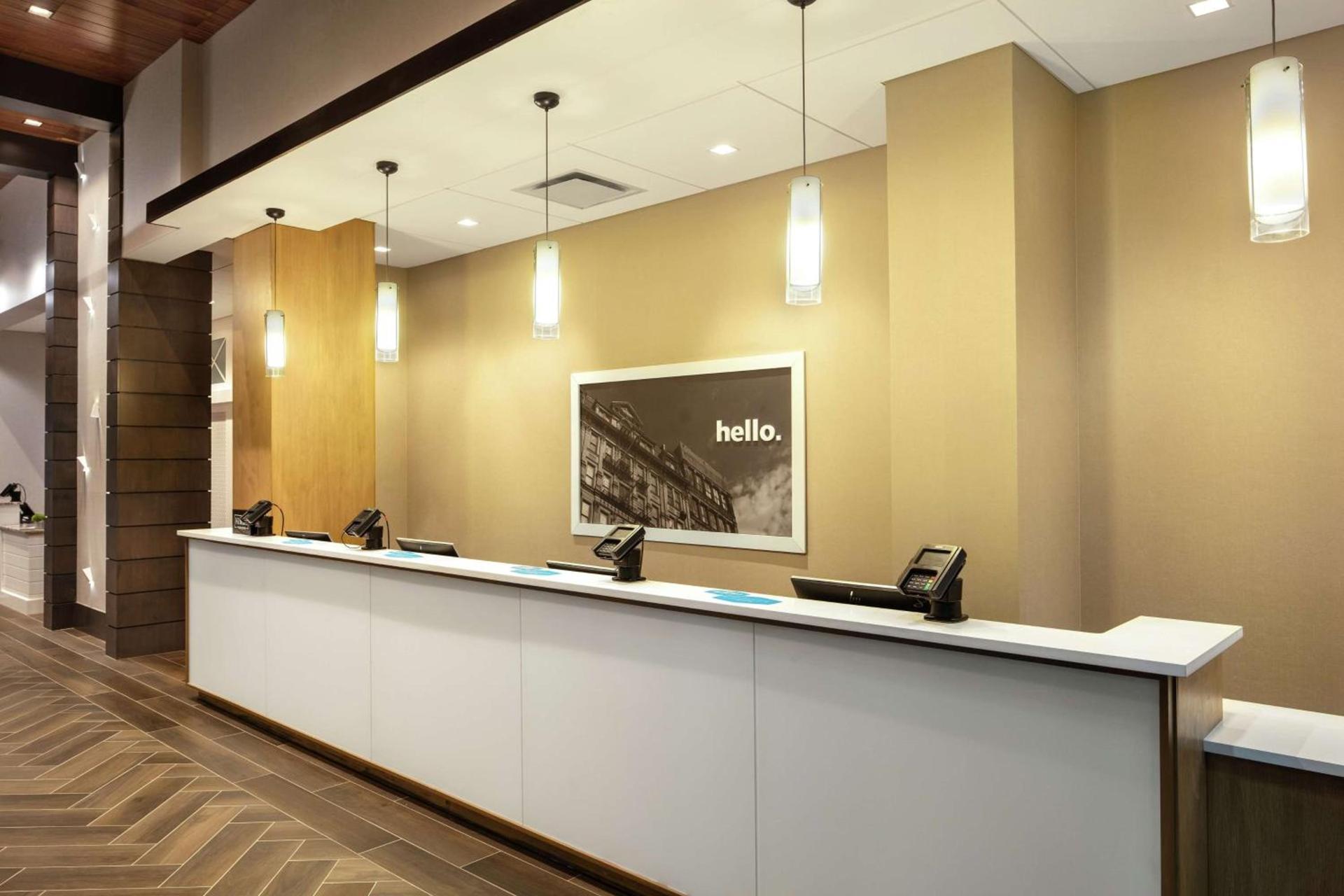 Hampton Inn & Suites Teaneck/Glenpointe photo 5