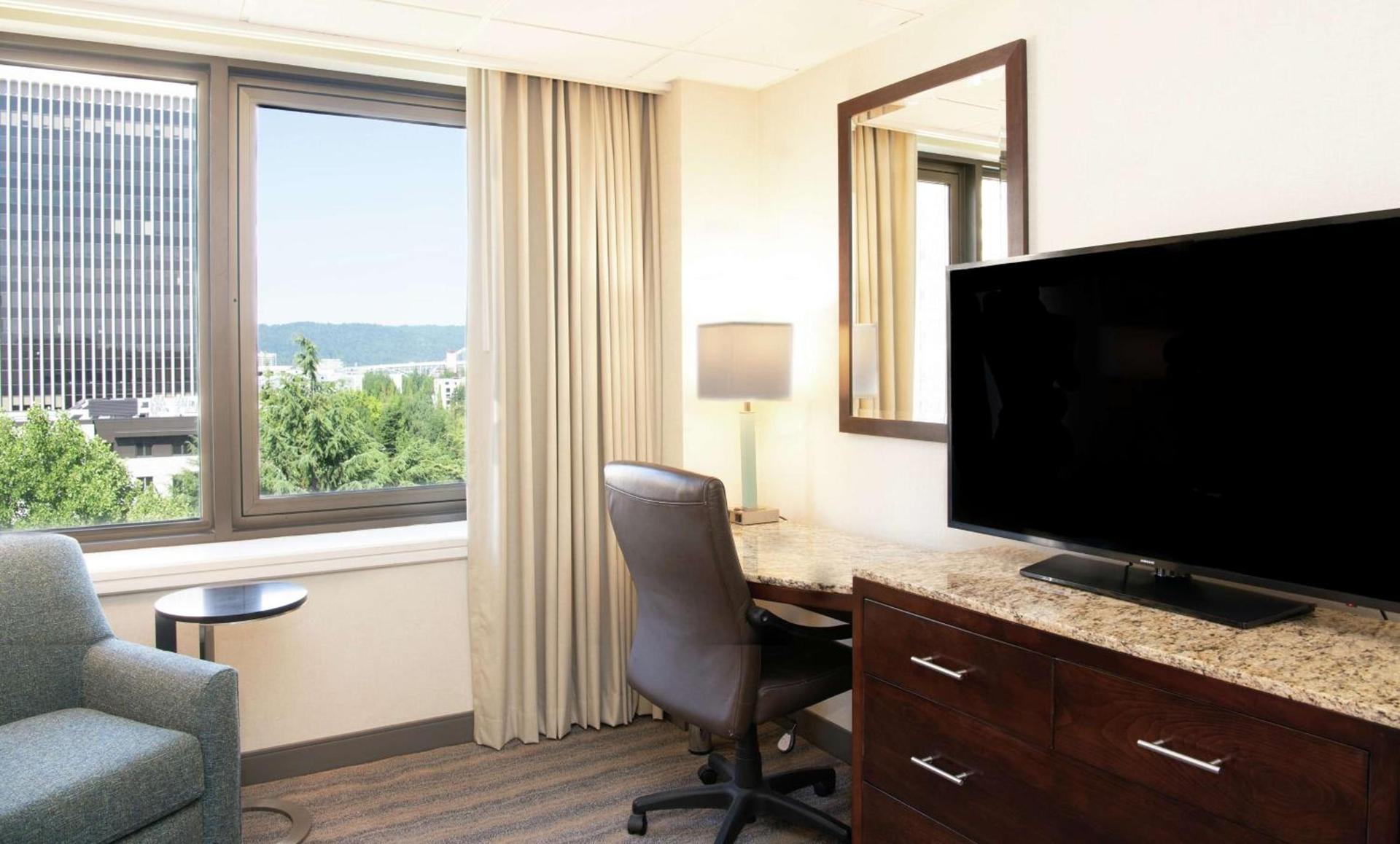 DoubleTree by Hilton Portland photo 79