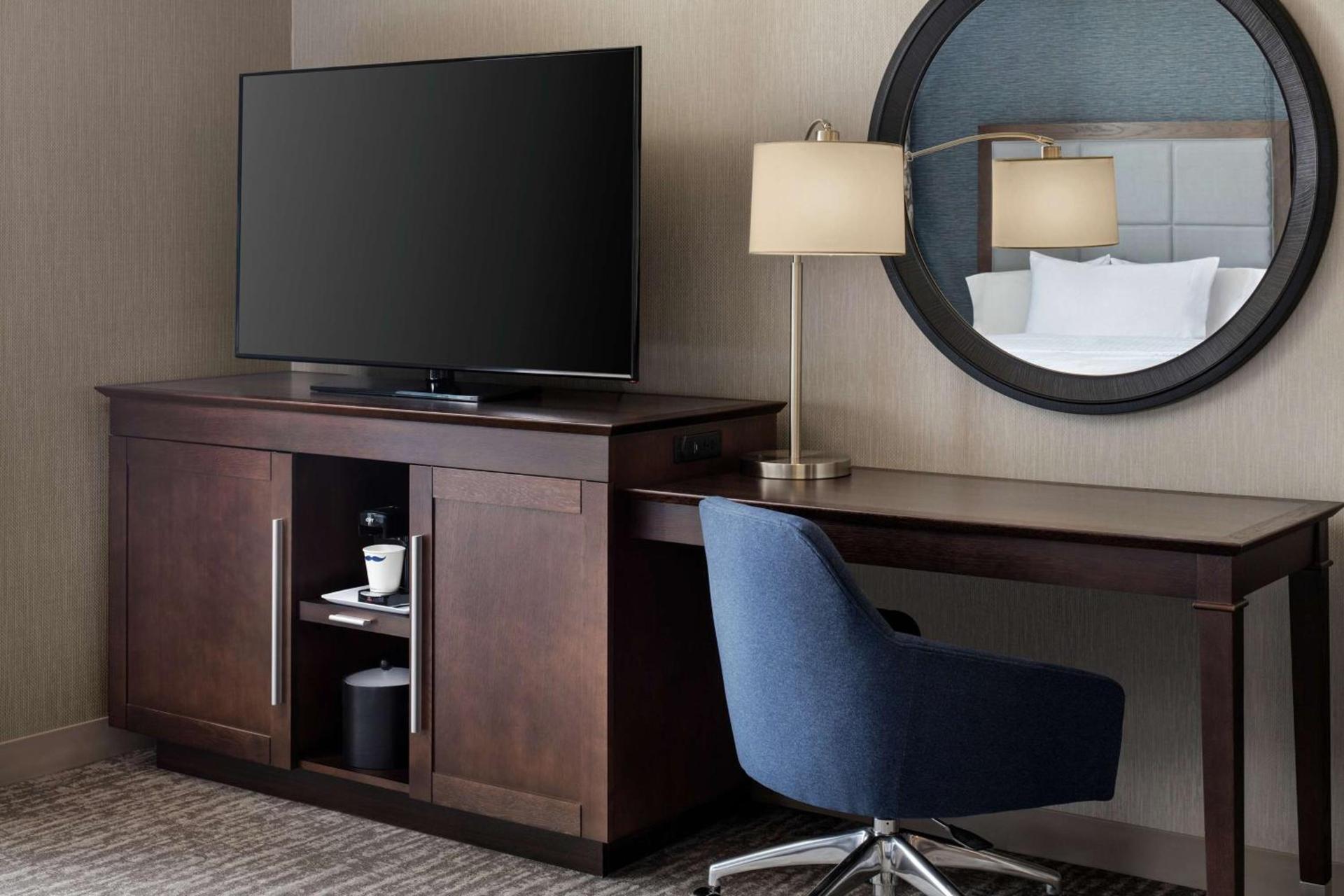 Hampton Inn & Suites Teaneck/Glenpointe photo 18