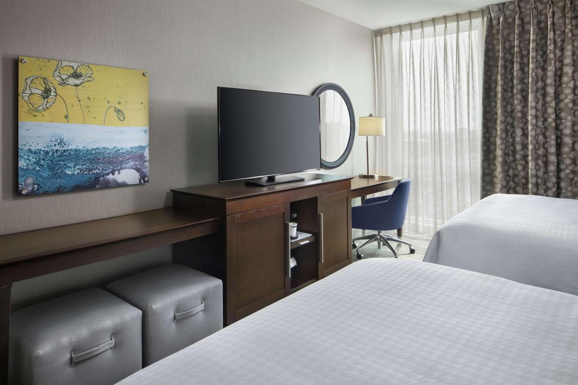 Hampton Inn & Suites Teaneck/Glenpointe photo 19