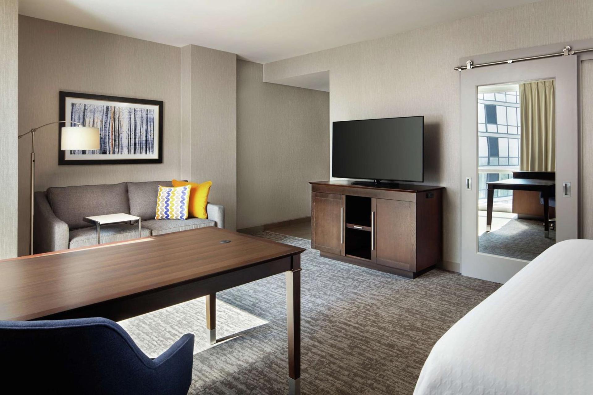 Hampton Inn & Suites Teaneck/Glenpointe photo 20