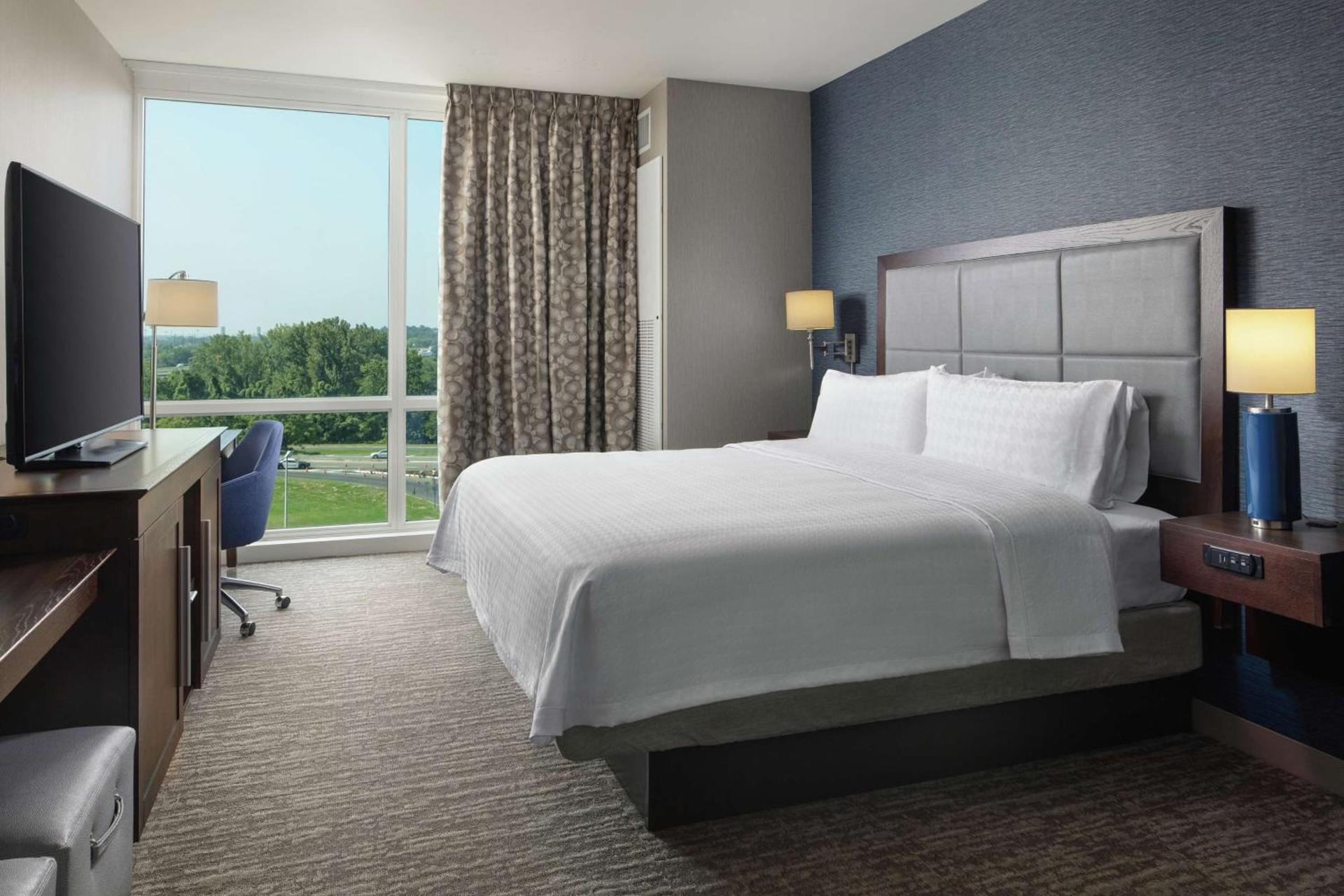 Hampton Inn & Suites Teaneck/Glenpointe photo 24