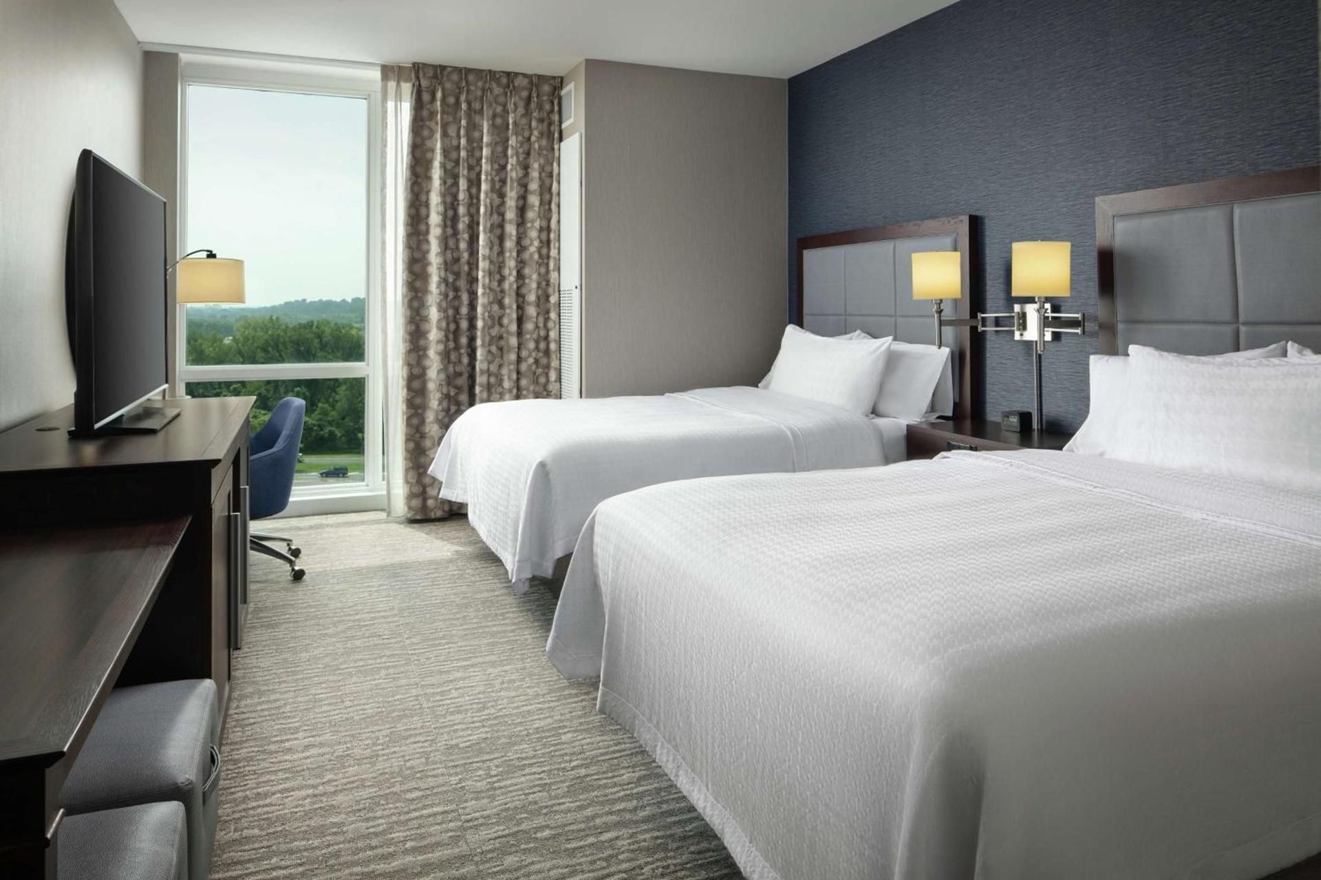Hampton Inn & Suites Teaneck/Glenpointe photo 26
