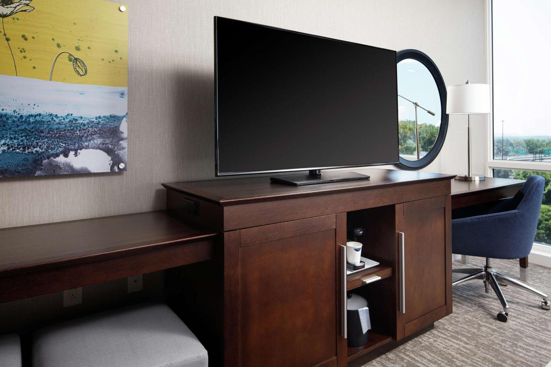 Hampton Inn & Suites Teaneck/Glenpointe photo 28