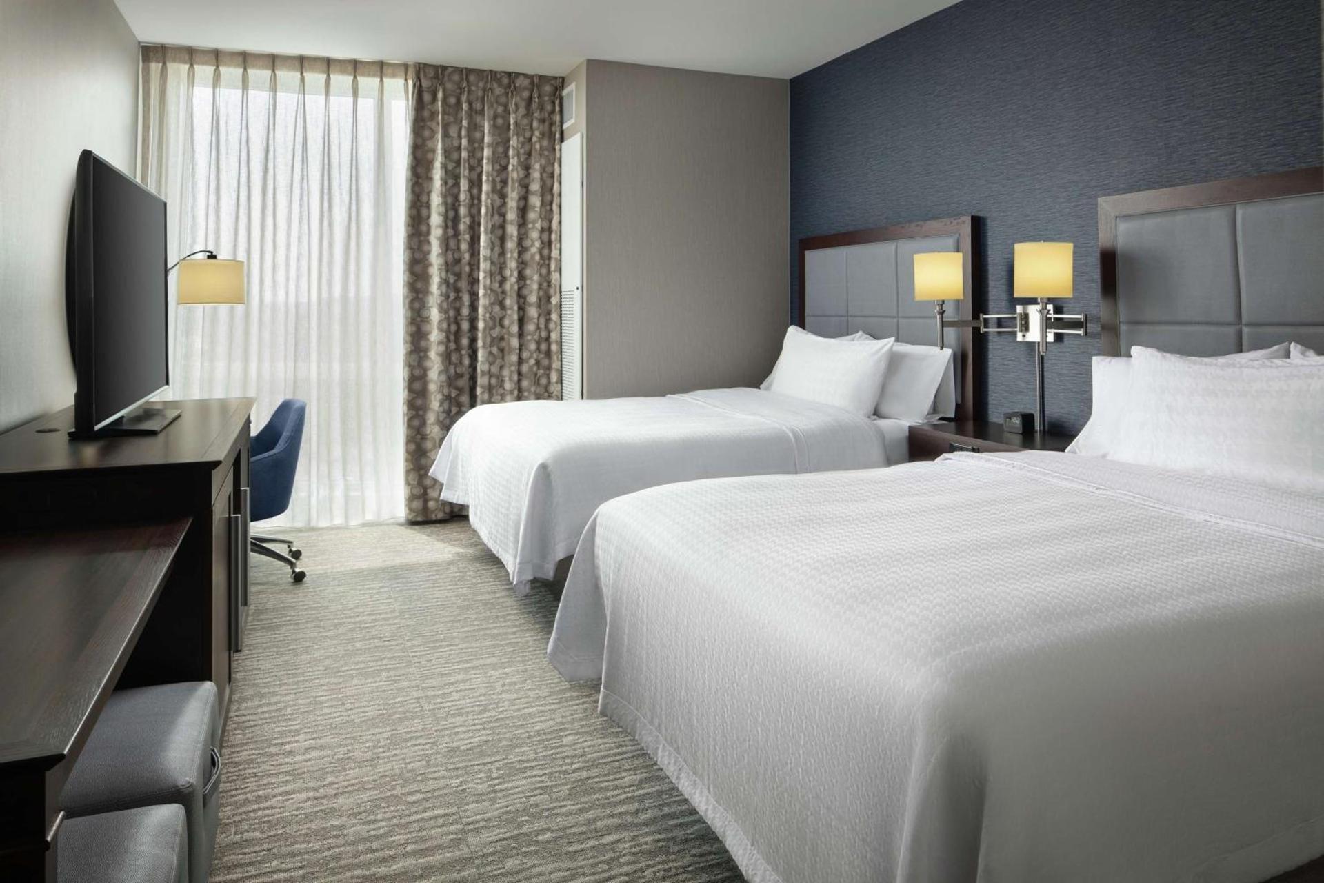 Hampton Inn & Suites Teaneck/Glenpointe photo 32