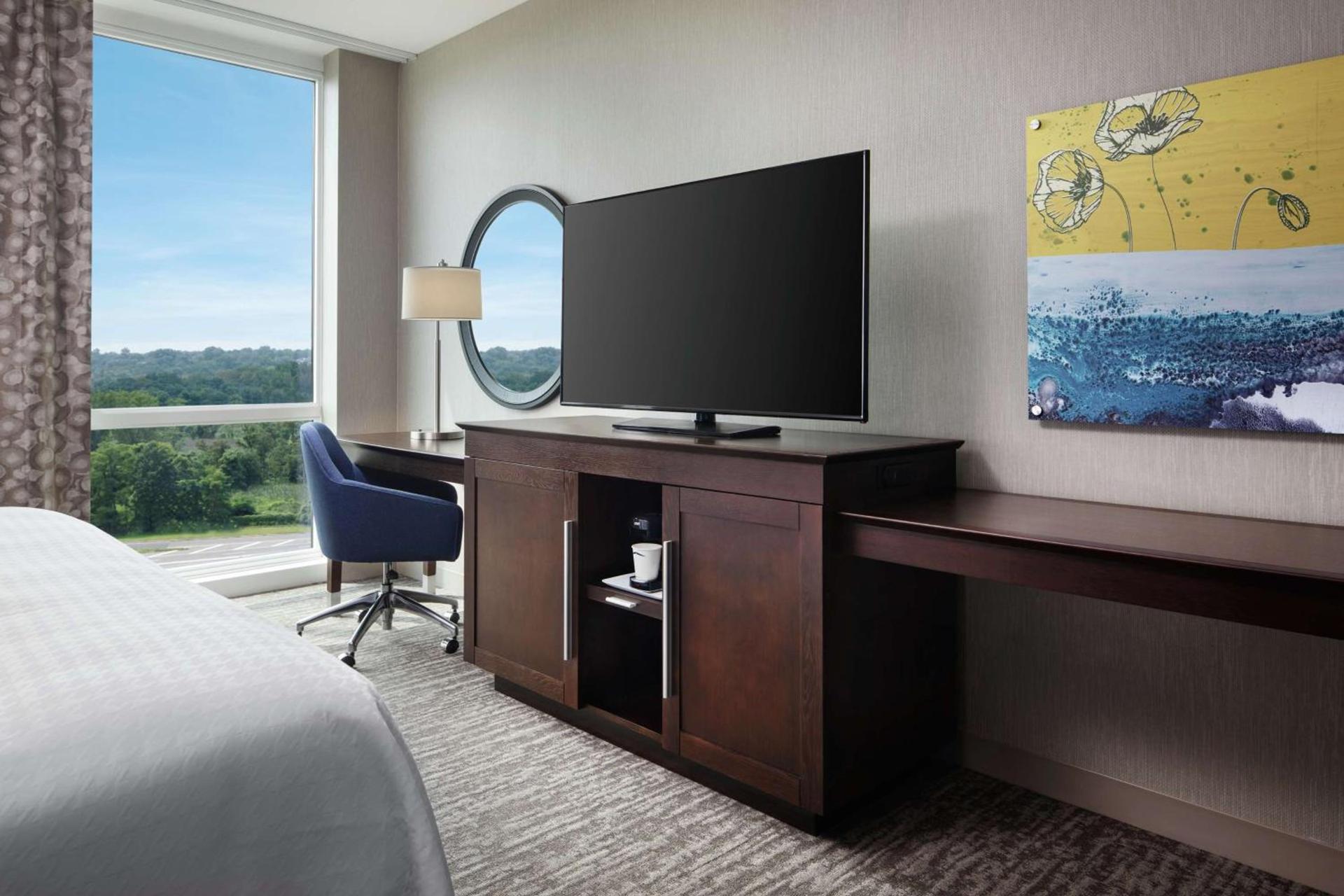 Hampton Inn & Suites Teaneck/Glenpointe photo 33