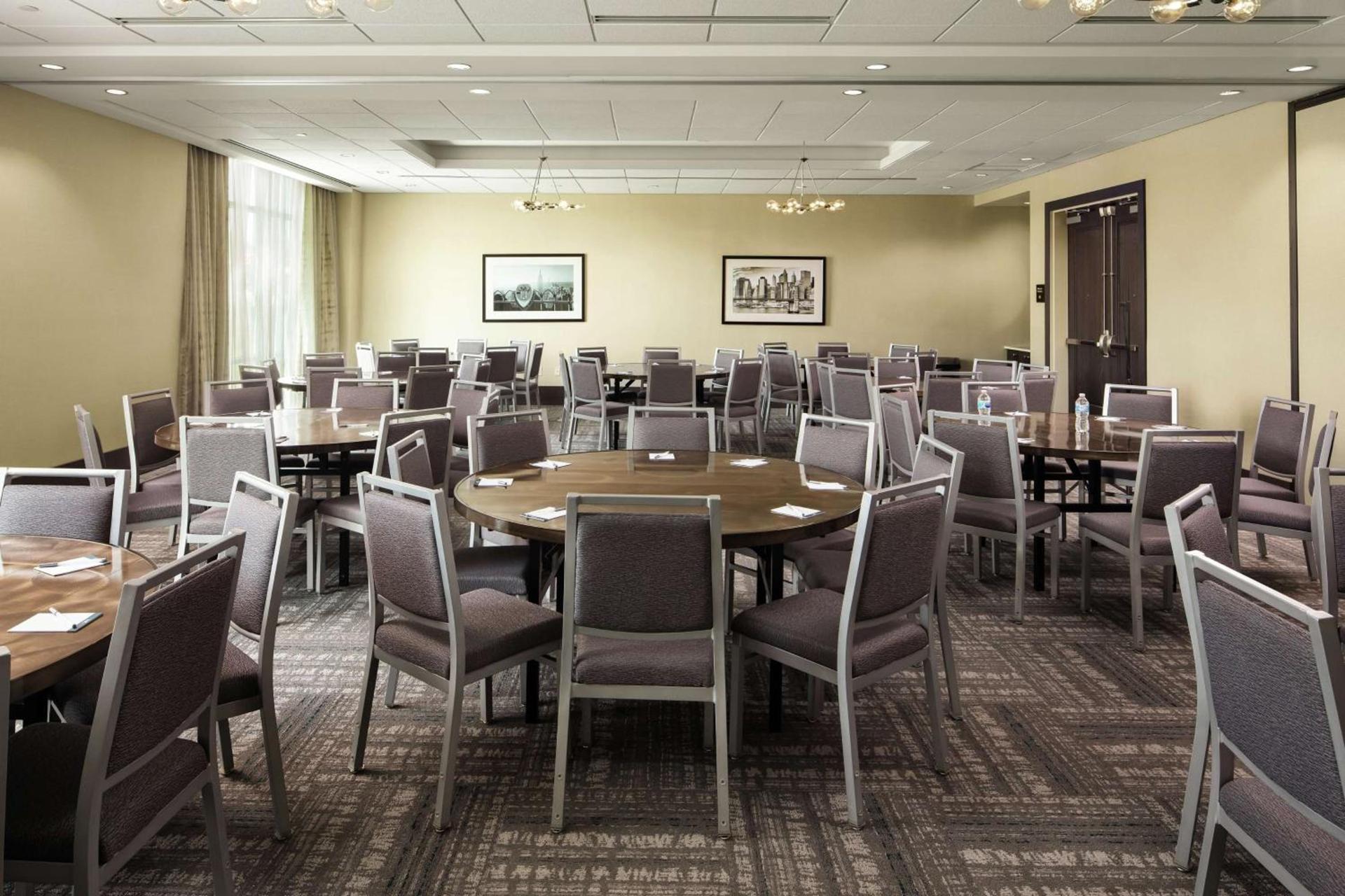 Hampton Inn & Suites Teaneck/Glenpointe photo 36