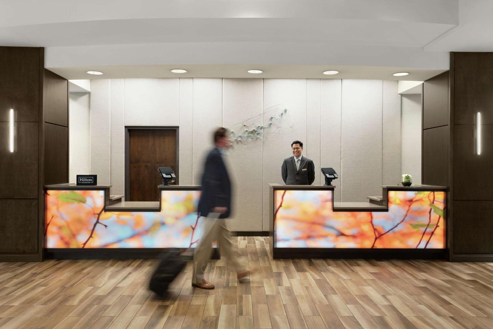Embassy Suites by Hilton Atlanta Alpharetta photo 4