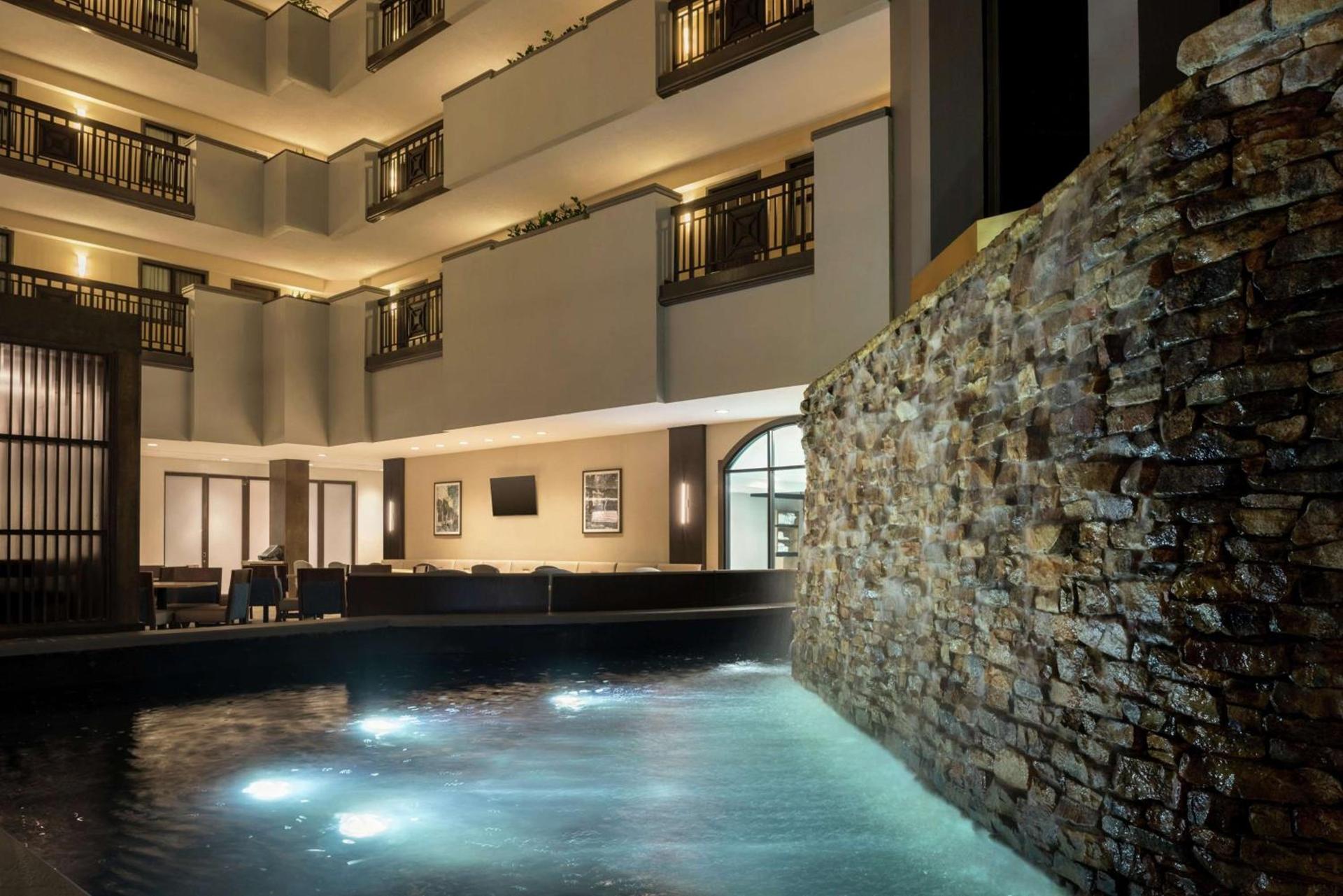 Embassy Suites by Hilton Atlanta Alpharetta photo 8