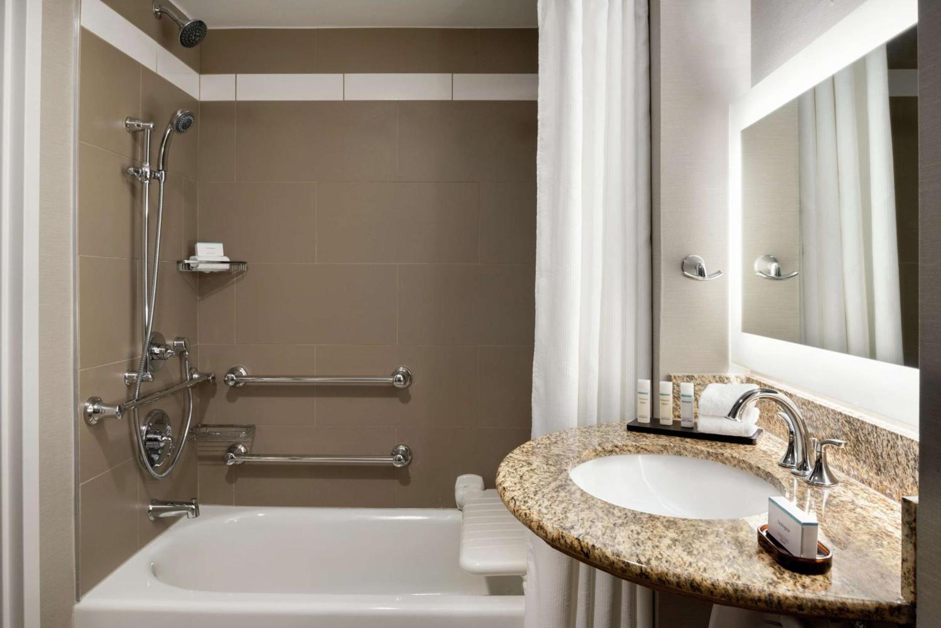 Embassy Suites by Hilton Atlanta Alpharetta photo 21