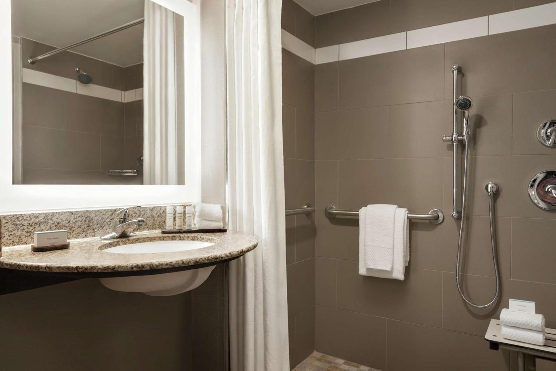 Embassy Suites by Hilton Atlanta Alpharetta photo 24