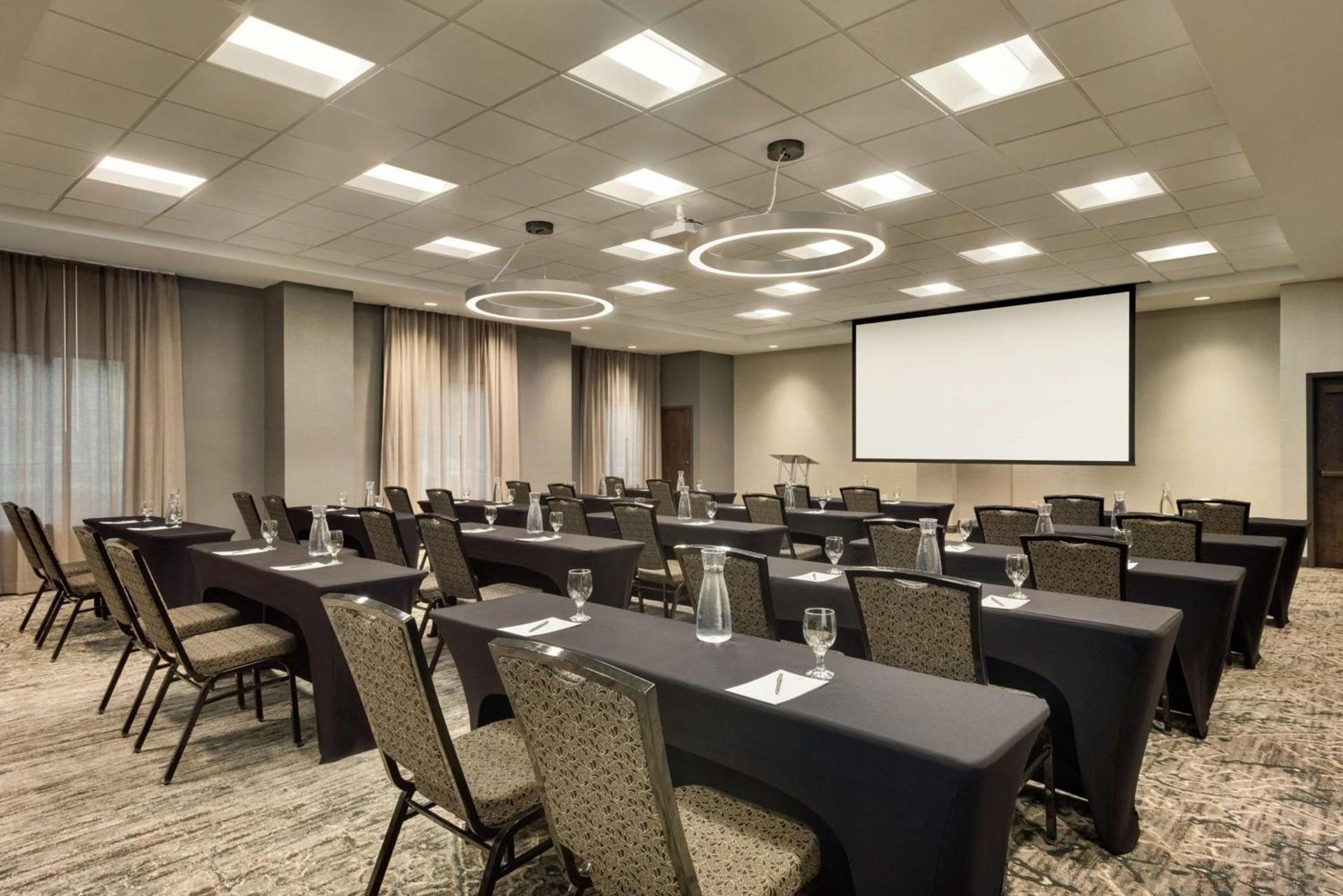 Embassy Suites by Hilton Atlanta Alpharetta photo 30