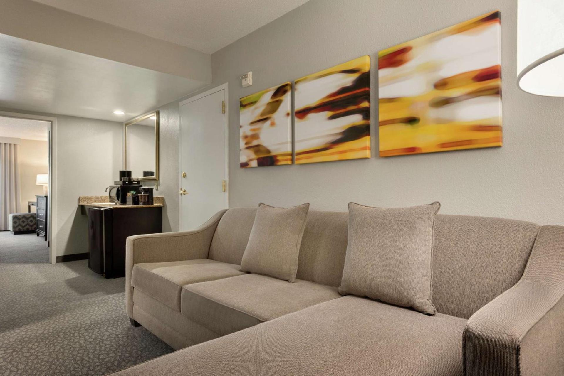 Embassy Suites by Hilton Atlanta Alpharetta photo 34