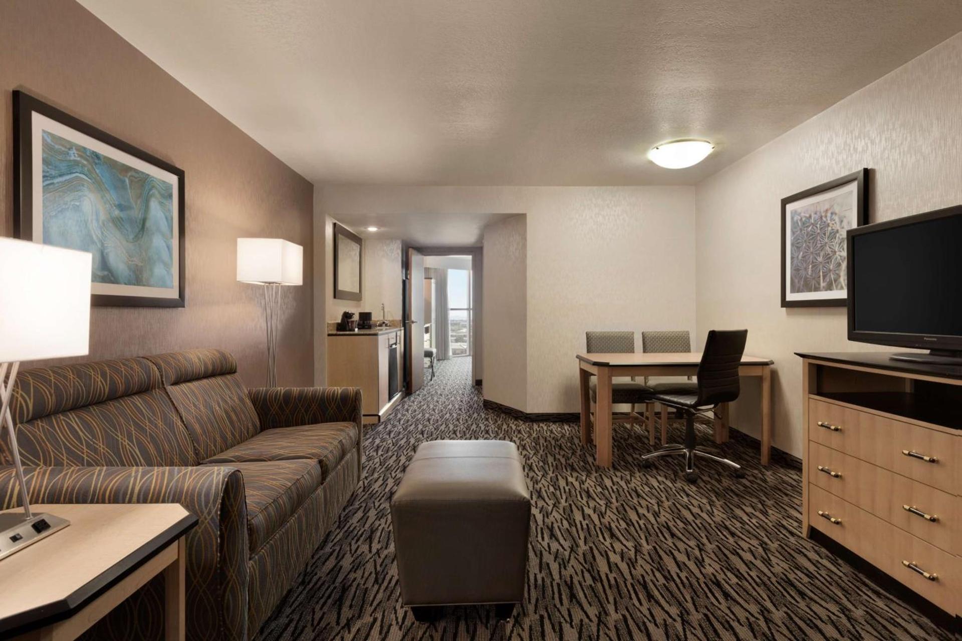 Embassy Suites by Hilton Convention Center Las Vegas photo 28