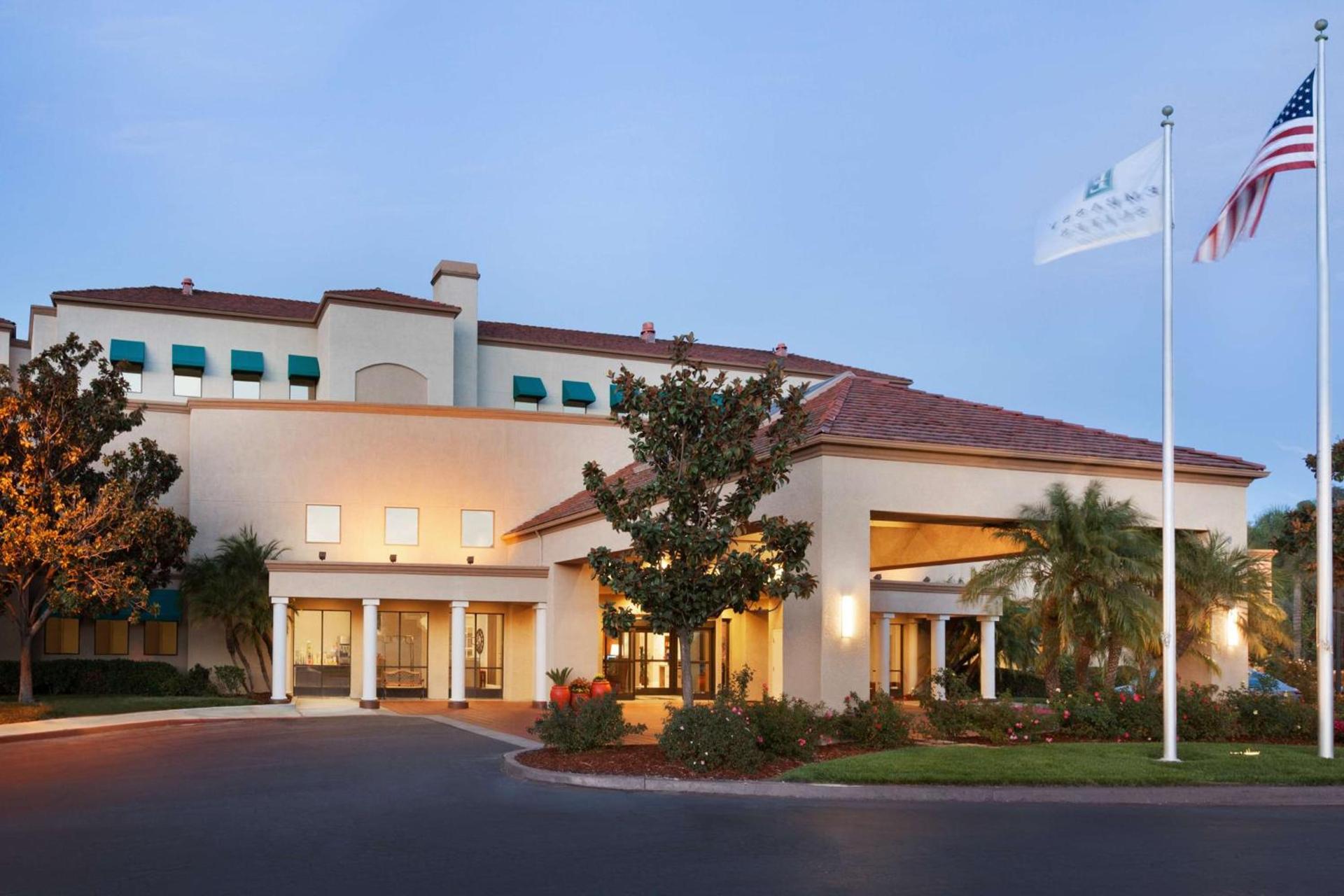 Embassy Suites by Hilton Temecula Valley Wine Country photo 2