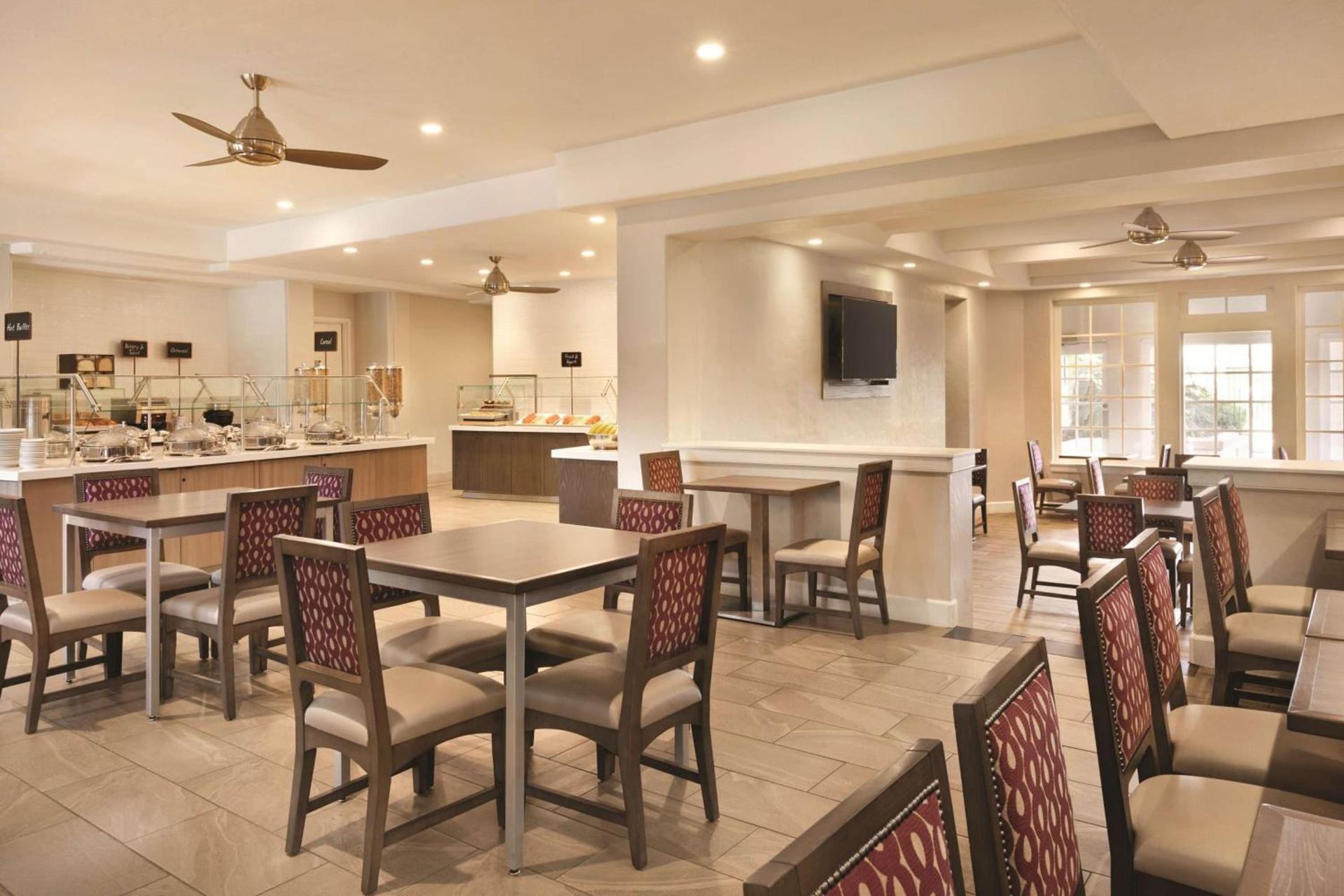 Embassy Suites by Hilton Temecula Valley Wine Country photo 11