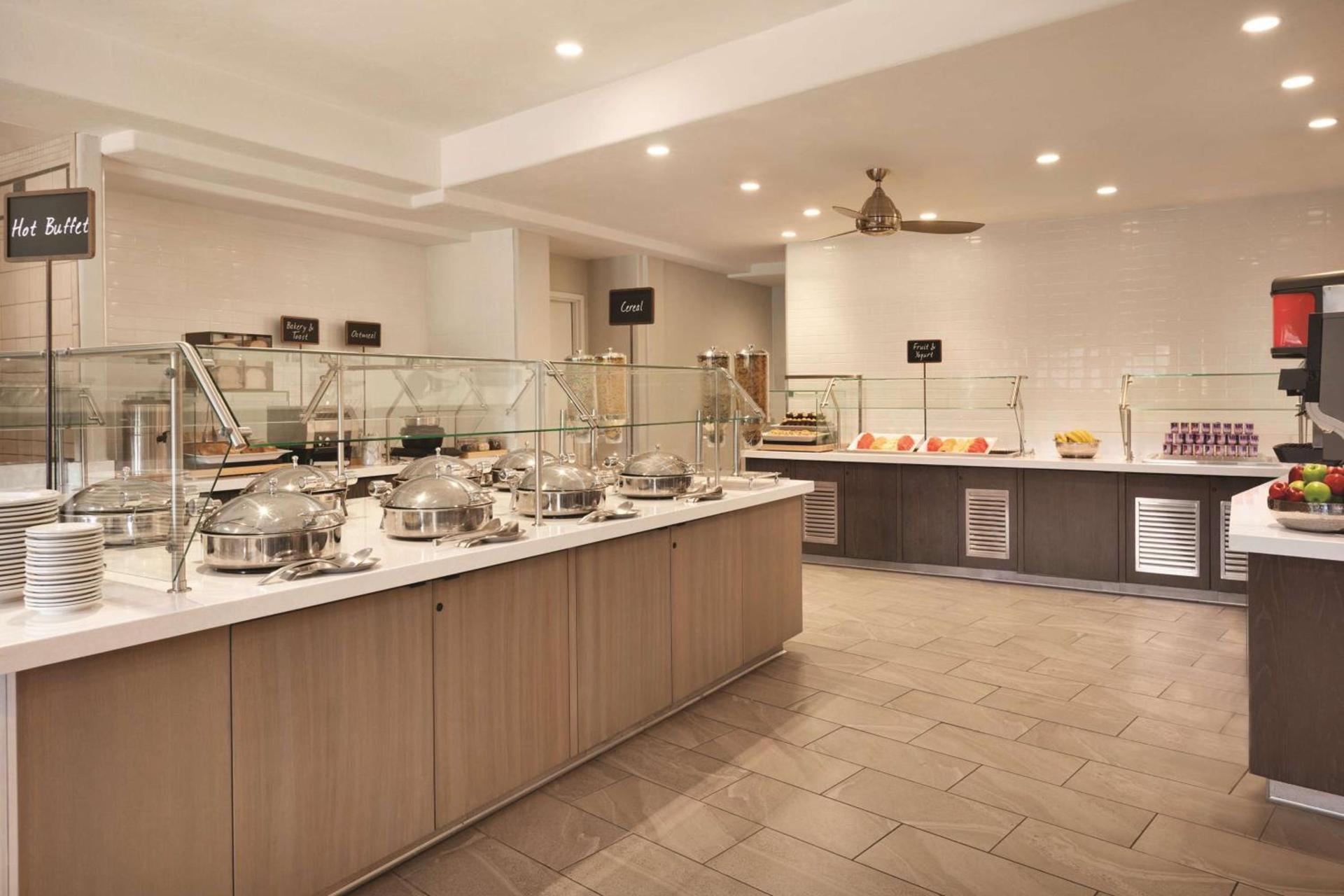 Embassy Suites by Hilton Temecula Valley Wine Country photo 12