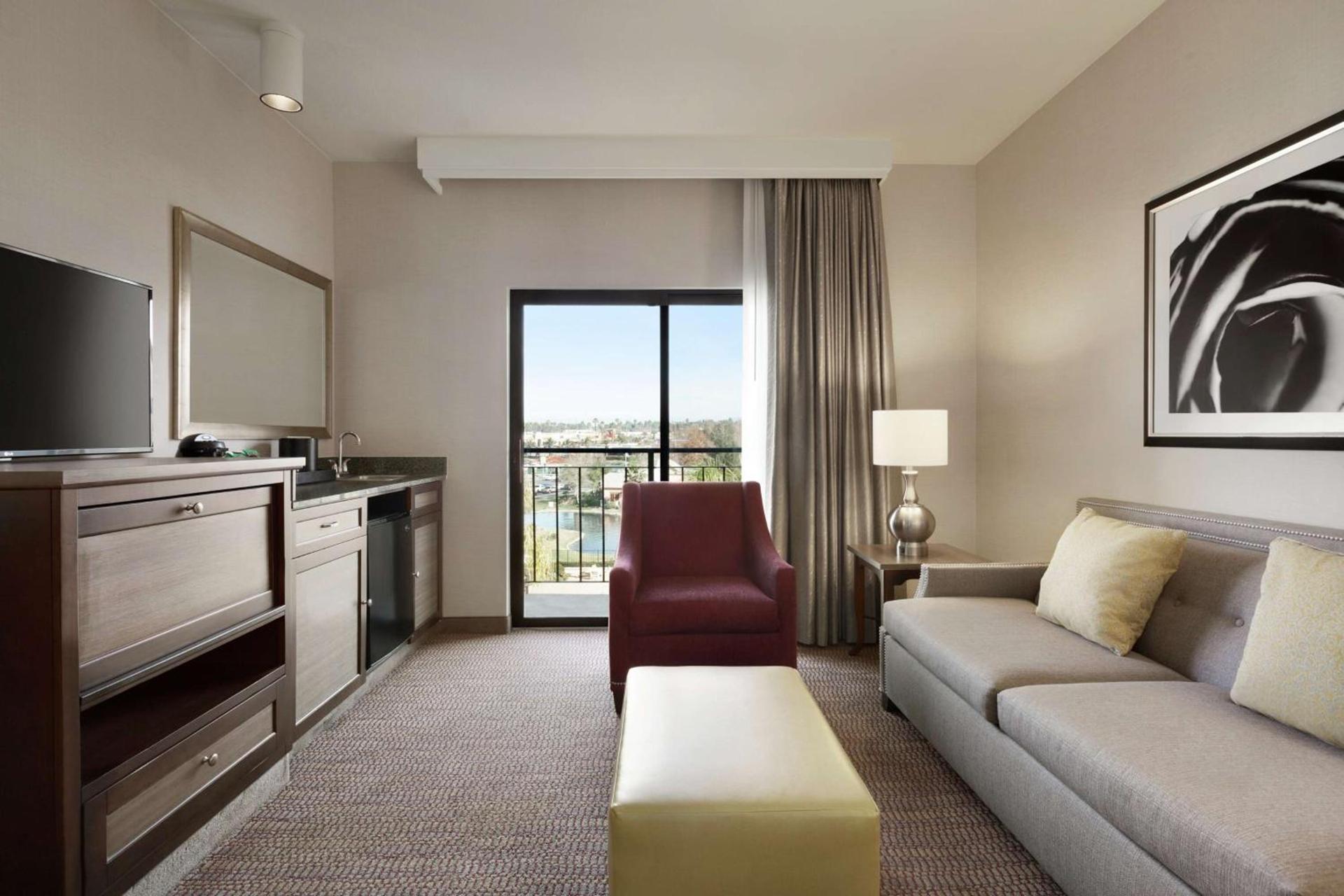 Embassy Suites by Hilton Temecula Valley Wine Country photo 18