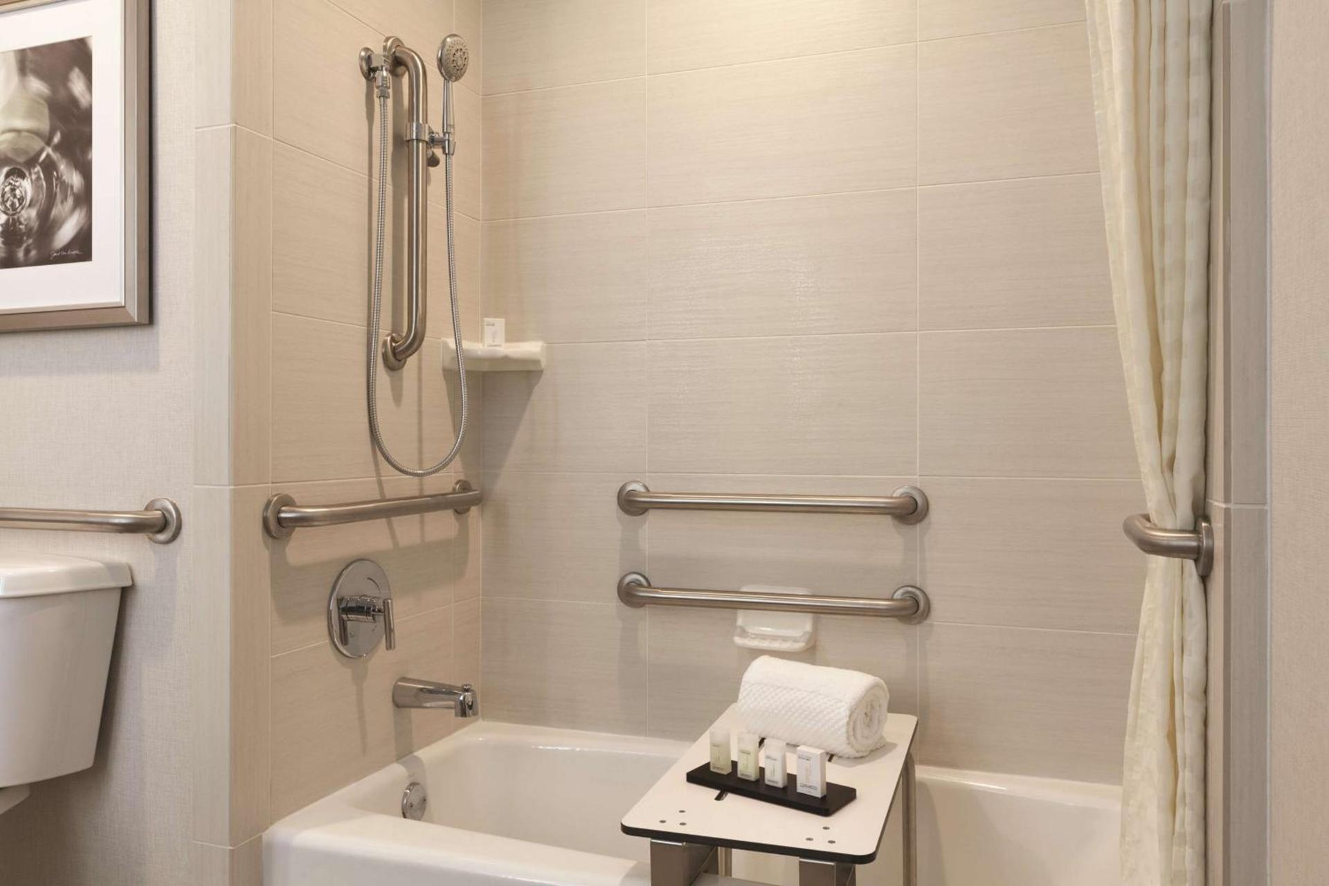 Embassy Suites by Hilton Temecula Valley Wine Country photo 19