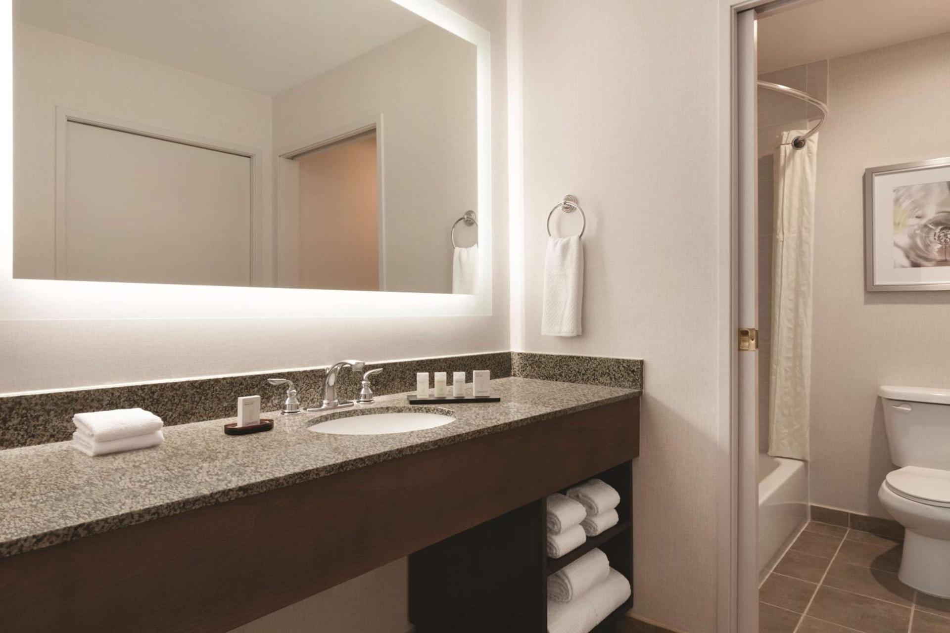Embassy Suites by Hilton Temecula Valley Wine Country photo 20