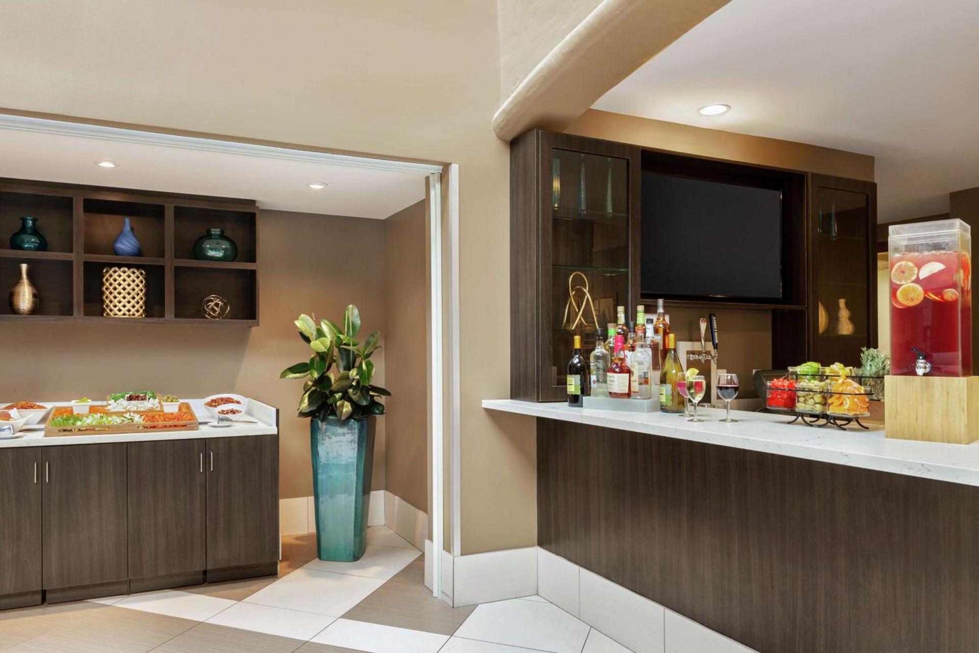 Embassy Suites by Hilton Arcadia-Pasadena Area photo 13