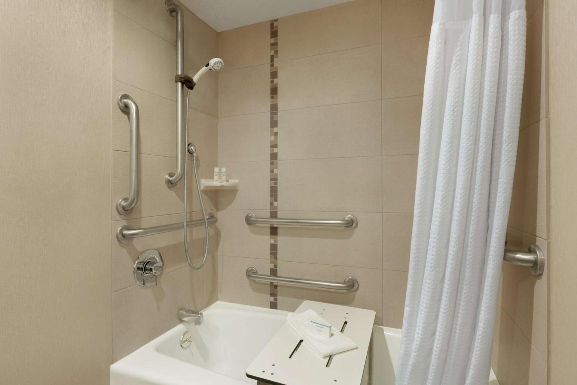 Embassy Suites by Hilton Arcadia-Pasadena Area photo 17