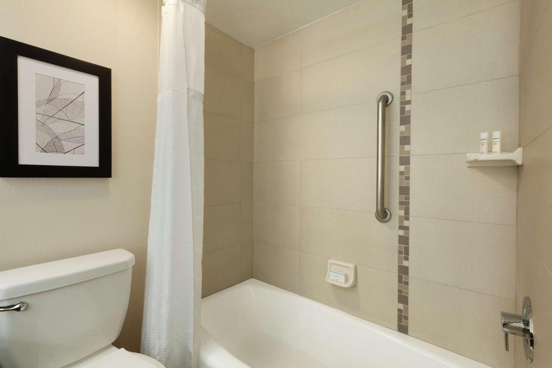 Embassy Suites by Hilton Arcadia-Pasadena Area photo 26