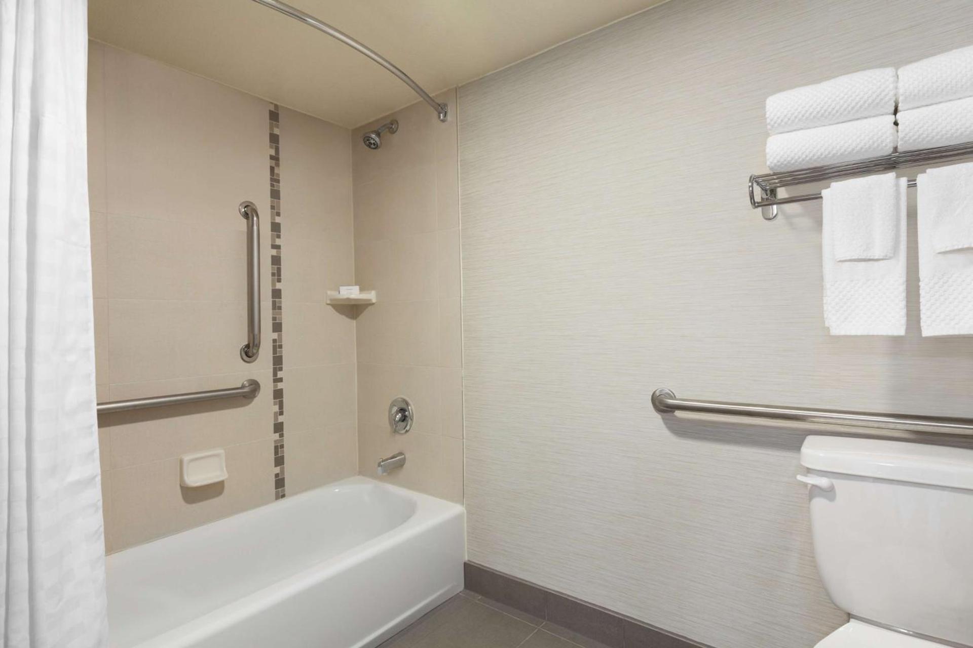 Embassy Suites by Hilton Lompoc Central Coast photo 17